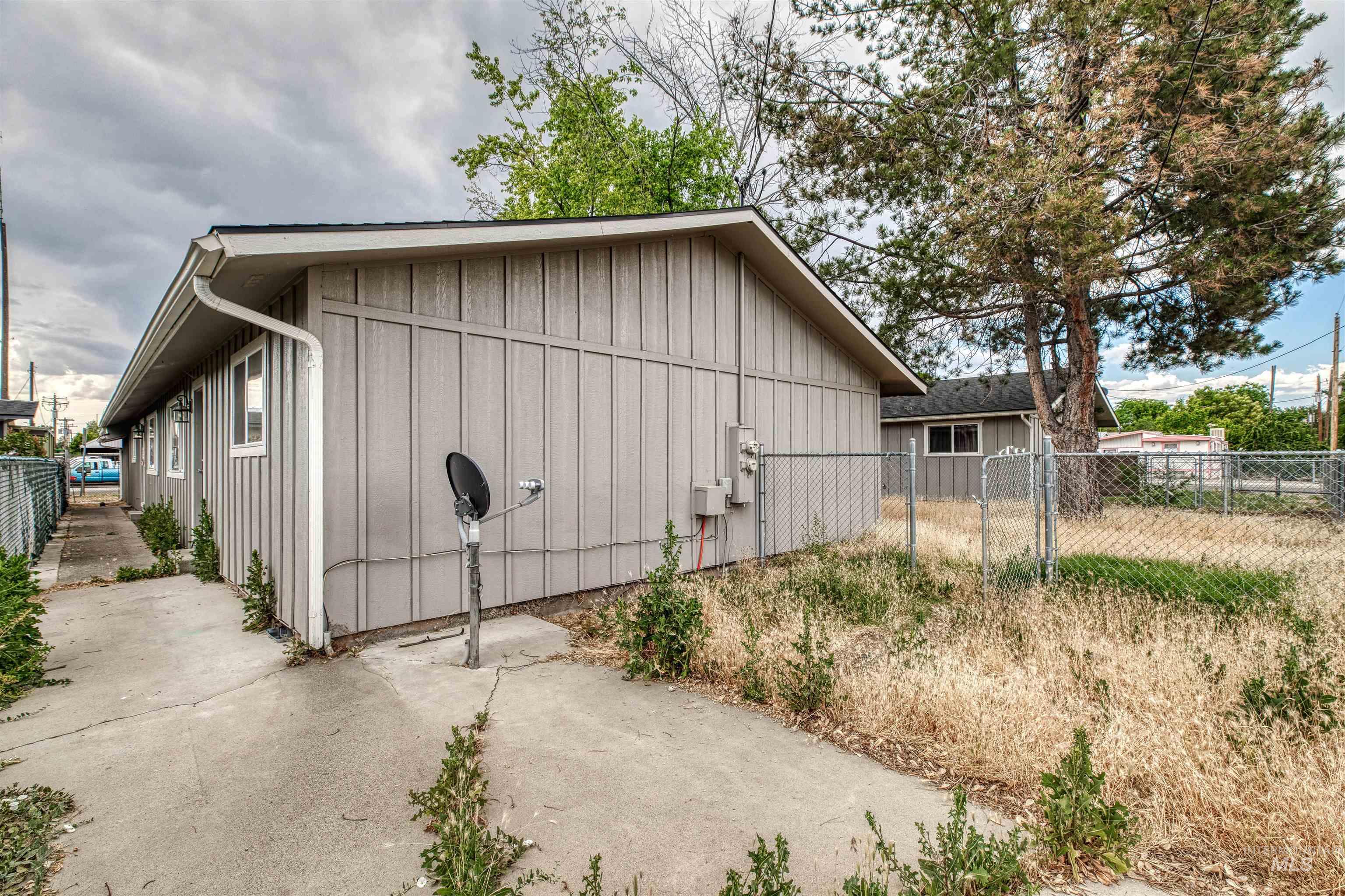 650/652 NW 6th St, Ontario, Oregon 97914, 2 Bedrooms, 1 Bathroom, Residential Income For Sale, Price $365,000, 98951289