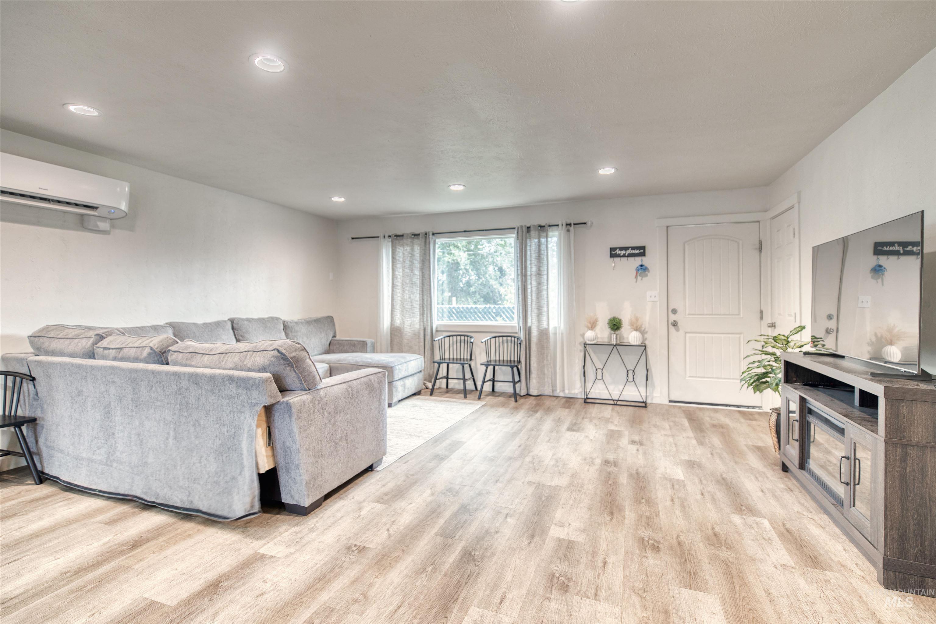 650/652 NW 6th St, Ontario, Oregon 97914, 2 Bedrooms, 1 Bathroom, Residential Income For Sale, Price $365,000, 98951289