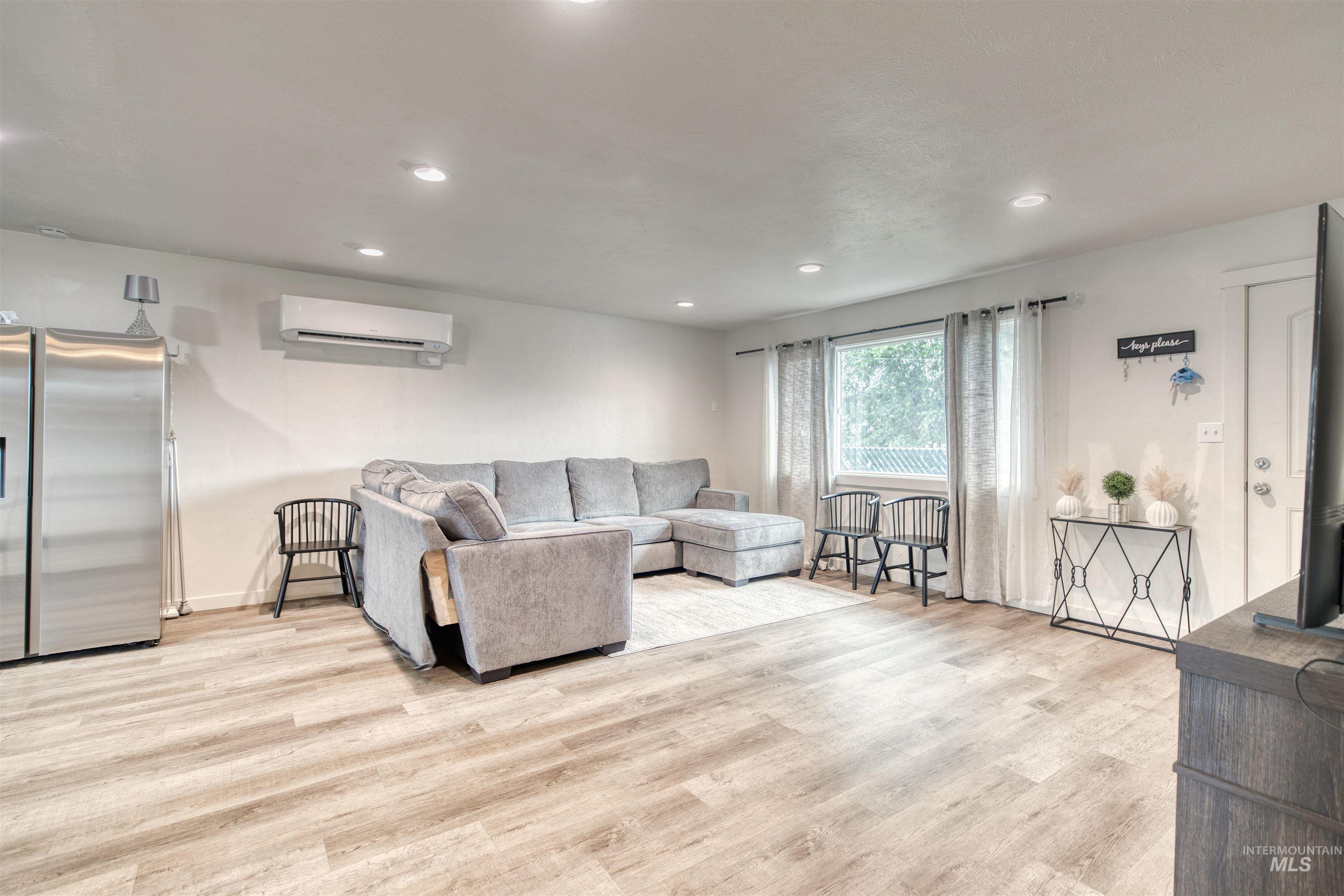 650/652 NW 6th St, Ontario, Oregon 97914, 2 Bedrooms, 1 Bathroom, Residential Income For Sale, Price $365,000, 98951289