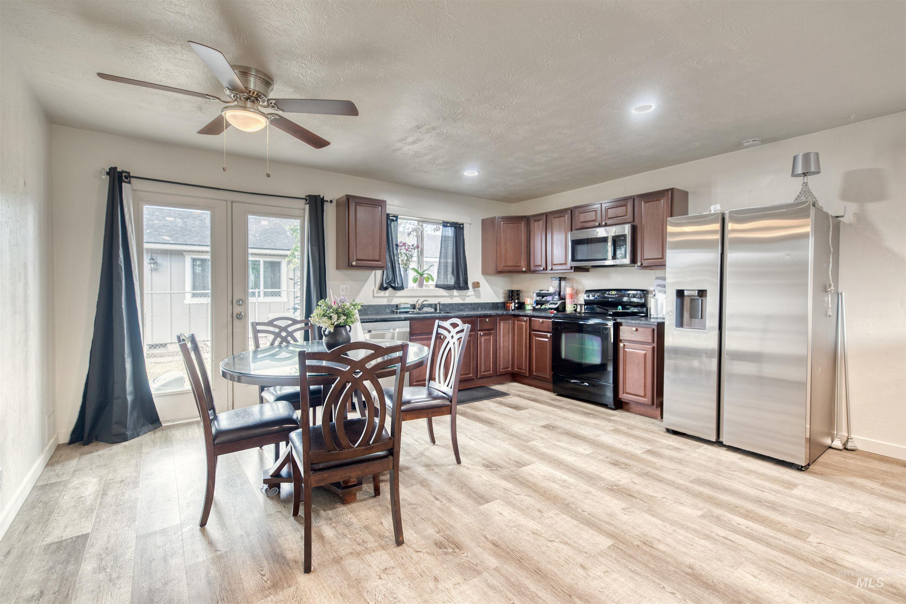 650/652 NW 6th St, Ontario, Oregon 97914, 2 Bedrooms, 1 Bathroom, Residential Income For Sale, Price $365,000, 98951289