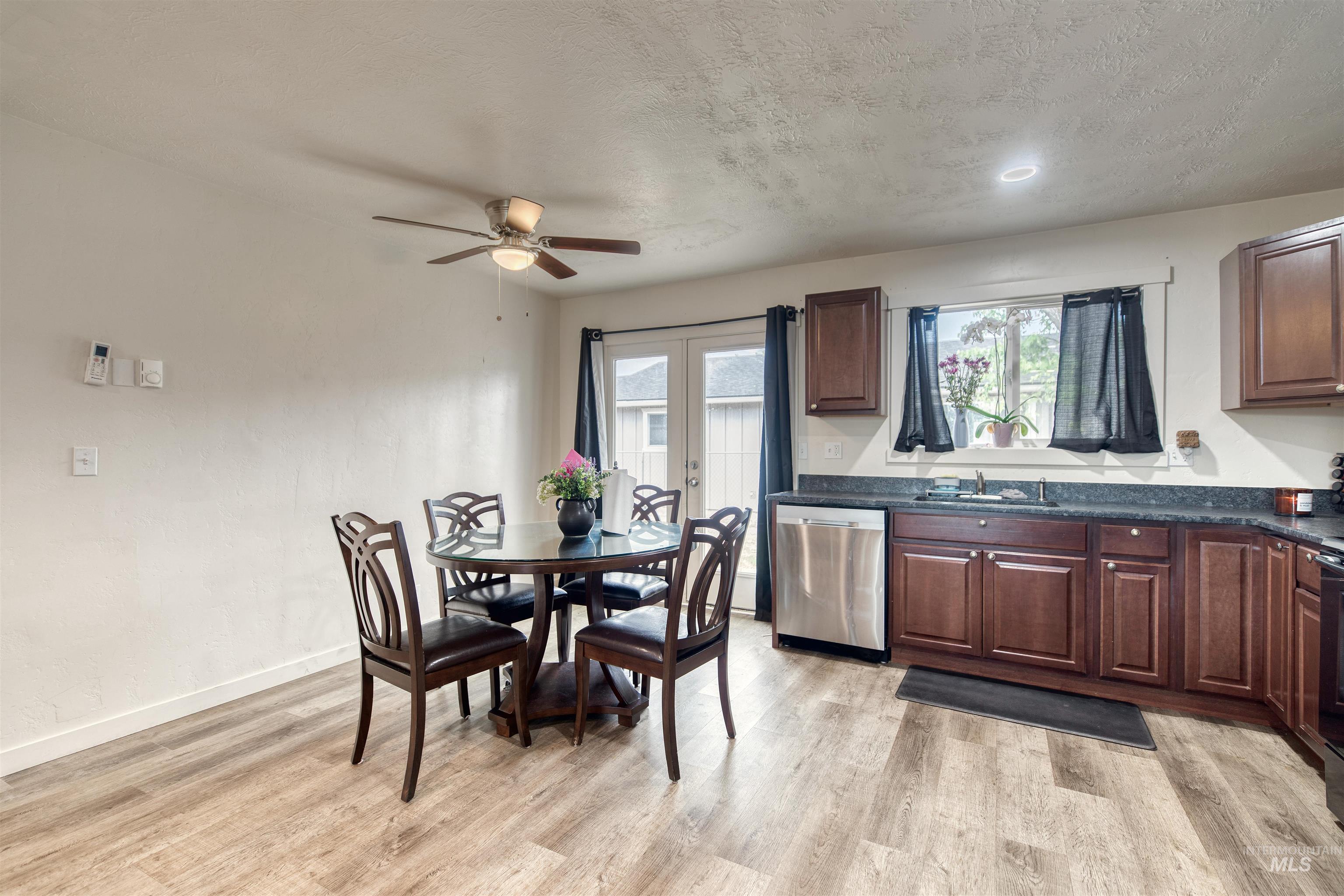 650/652 NW 6th St, Ontario, Oregon 97914, 2 Bedrooms, 1 Bathroom, Residential Income For Sale, Price $365,000, 98951289