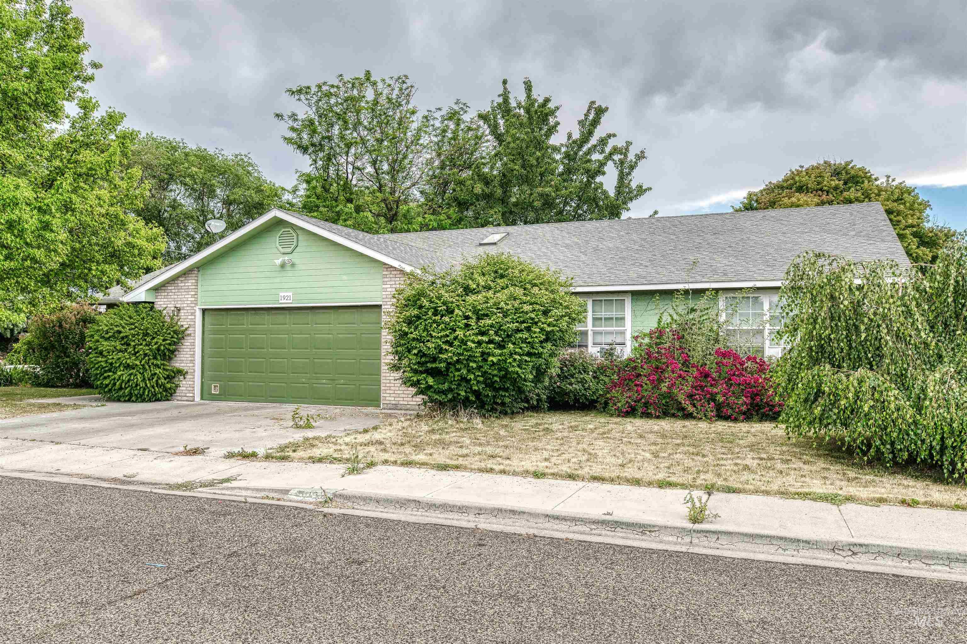 1921 Arcata Way, Ontario, Oregon 97914, 2 Bedrooms, 2 Bathrooms, Residential Income For Sale, Price $395,000, 98951298