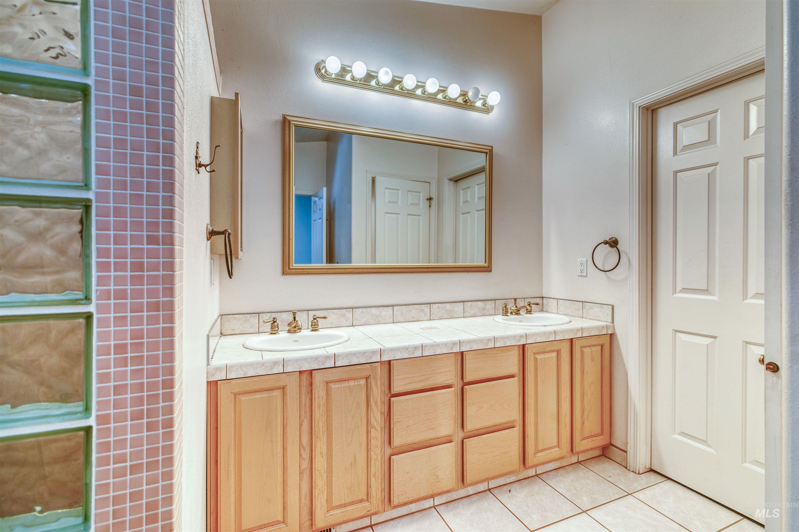 1921 Arcata Way, Ontario, Oregon 97914, 2 Bedrooms, 2 Bathrooms, Residential Income For Sale, Price $395,000, 98951298