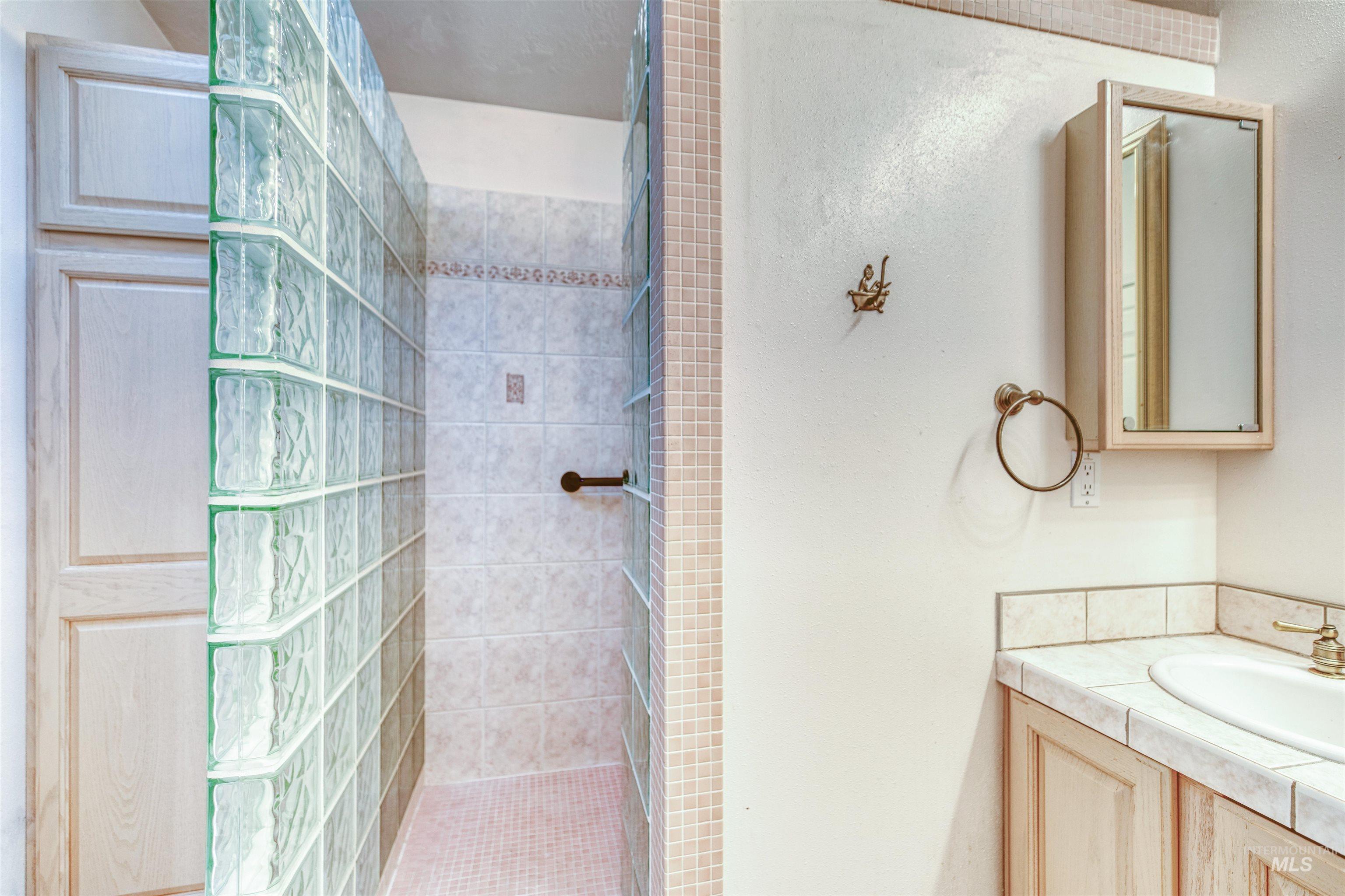 1921 Arcata Way, Ontario, Oregon 97914, 2 Bedrooms, 2 Bathrooms, Residential Income For Sale, Price $395,000, 98951298