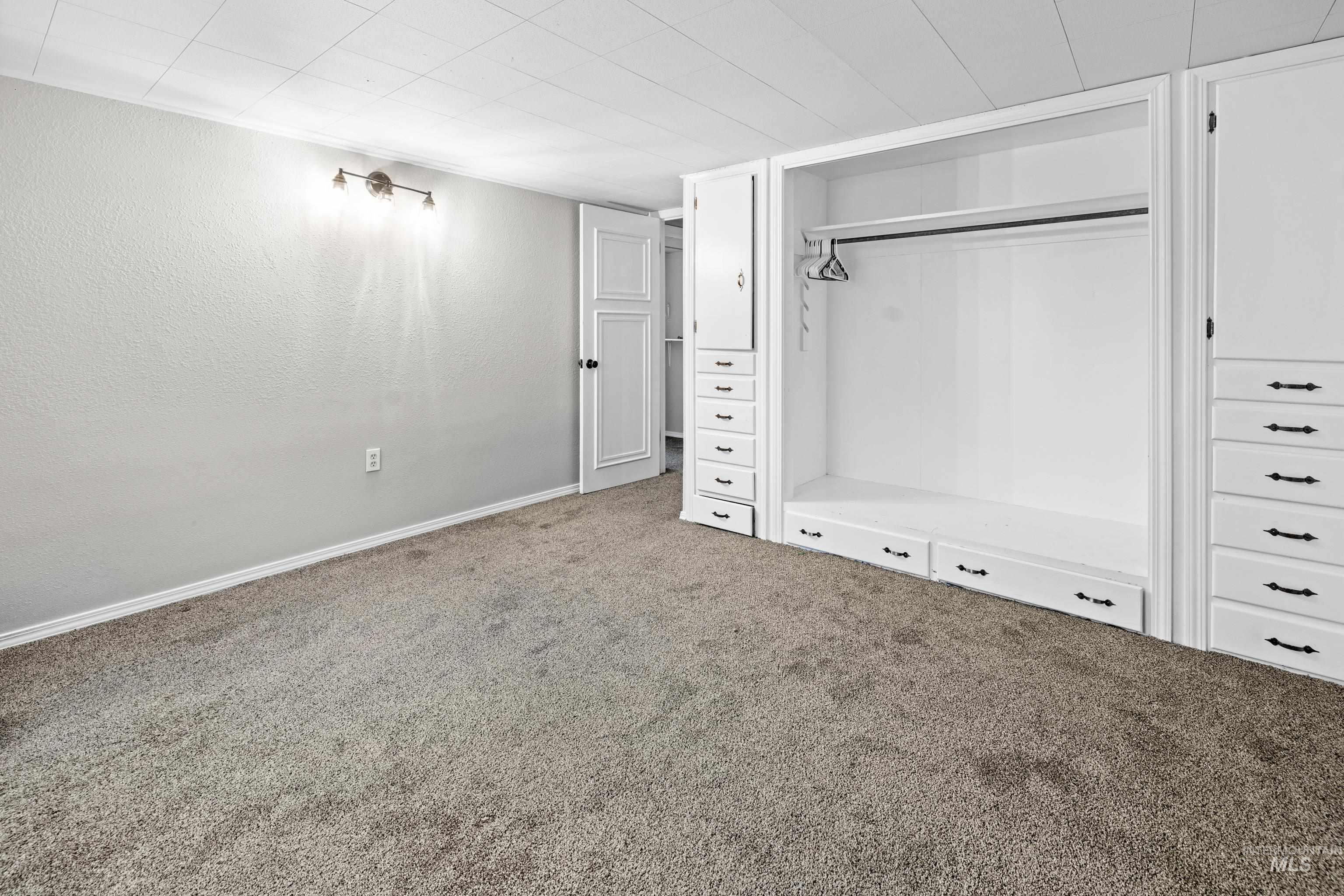 Unfurnished bedroom with carpet and a closet