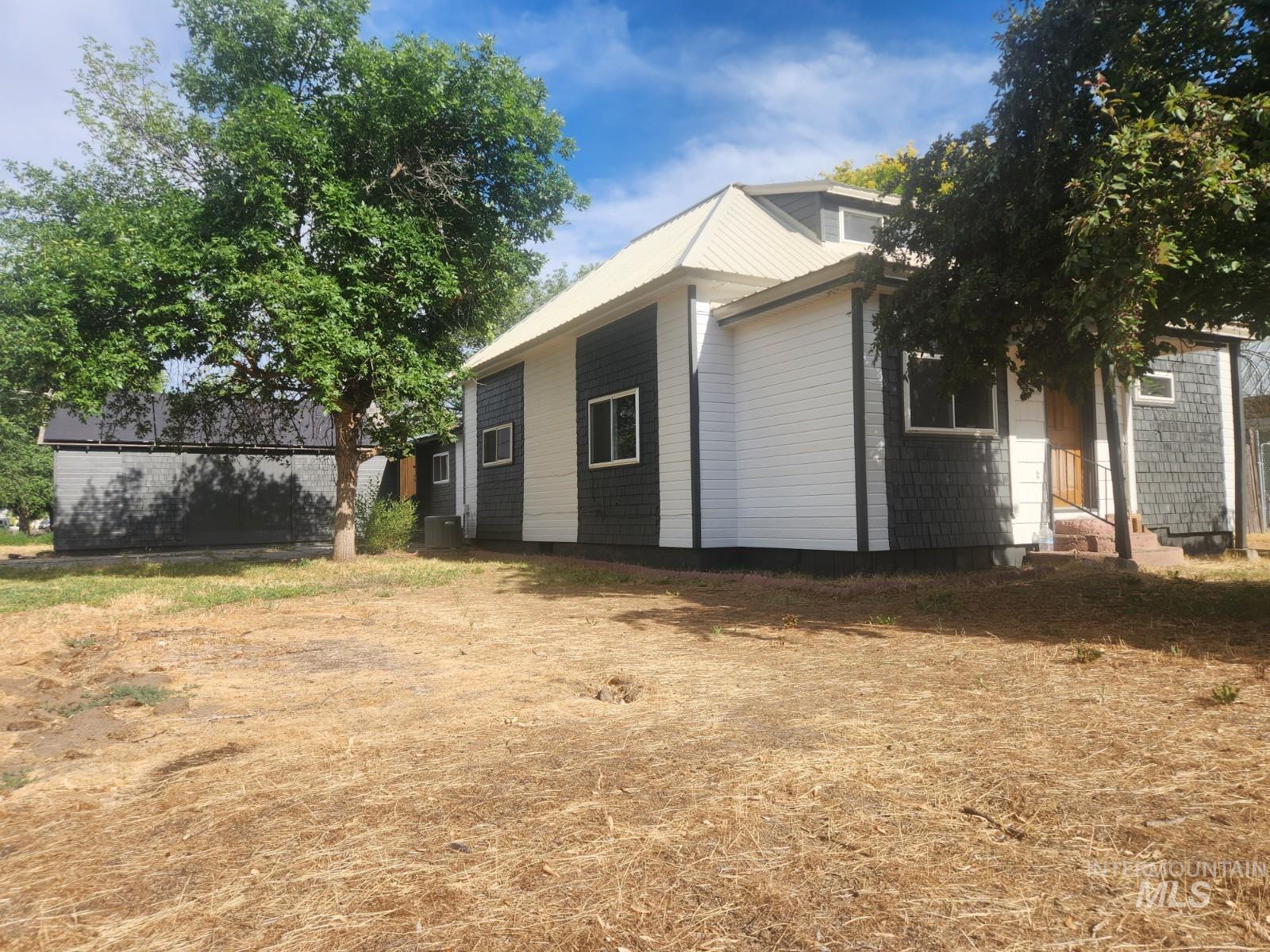 82 NW 3rd St, Ontario, Oregon 97914, 3 Bedrooms, 1 Bathroom, Residential For Sale, Price $252,000, 98951310