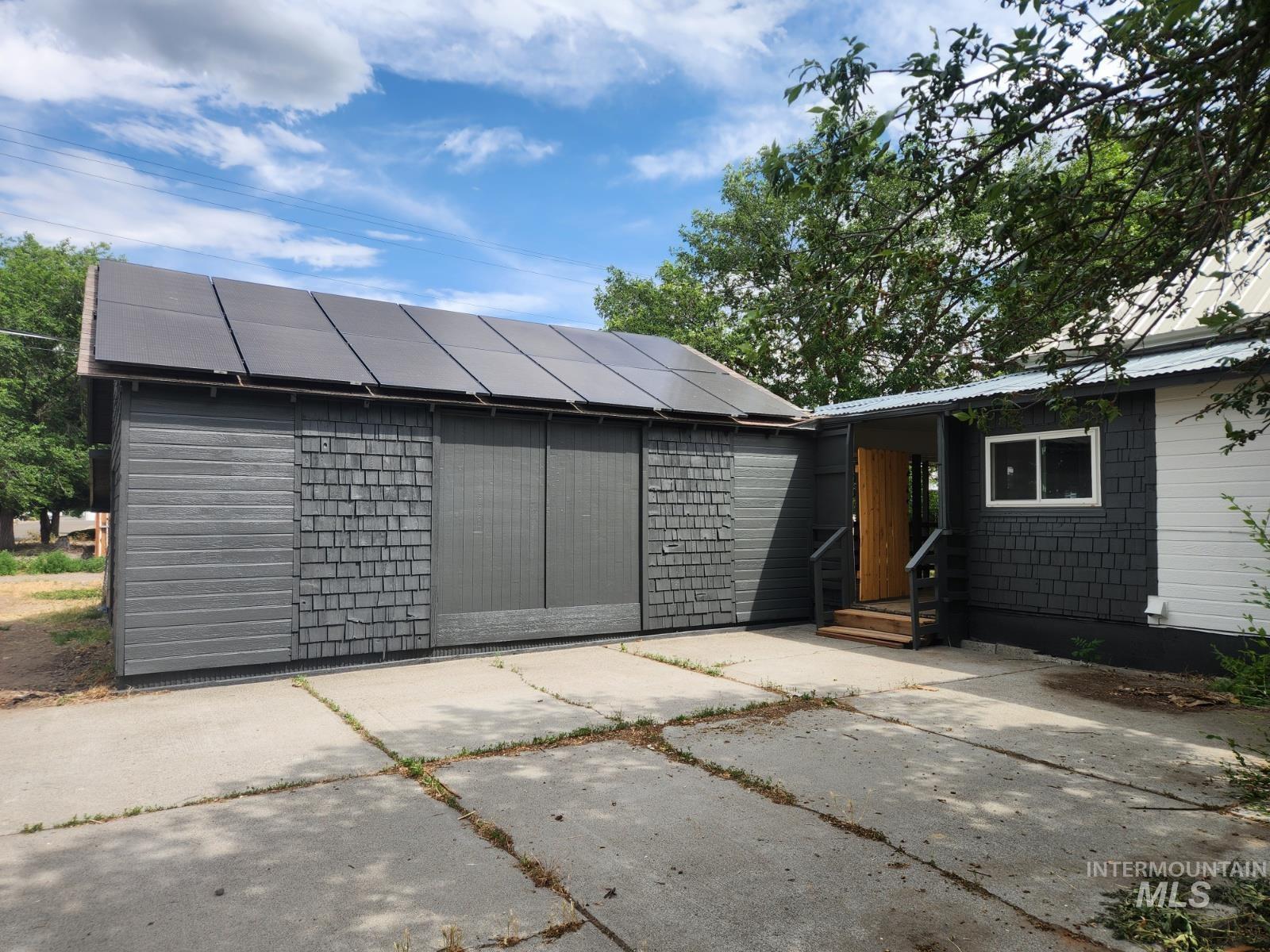 82 NW 3rd St, Ontario, Oregon 97914, 3 Bedrooms, 1 Bathroom, Residential For Sale, Price $252,000, 98951310