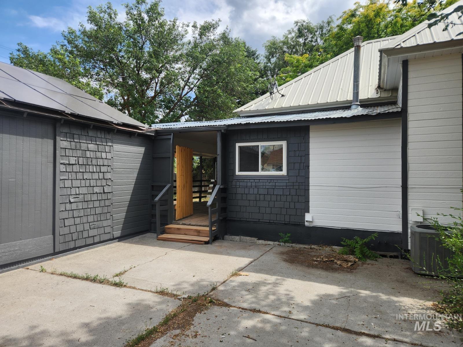 82 NW 3rd St, Ontario, Oregon 97914, 3 Bedrooms, 1 Bathroom, Residential For Sale, Price $252,000, 98951310