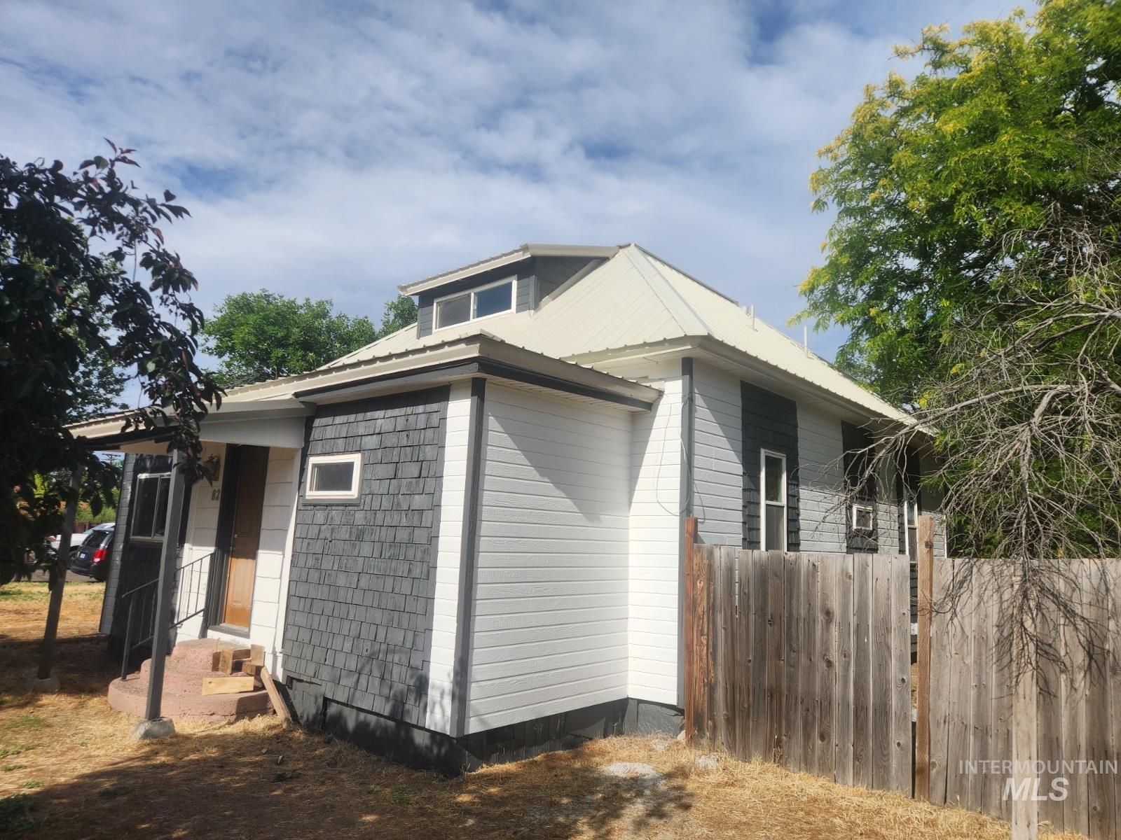 82 NW 3rd St, Ontario, Oregon 97914, 3 Bedrooms, 1 Bathroom, Residential For Sale, Price $252,000, 98951310