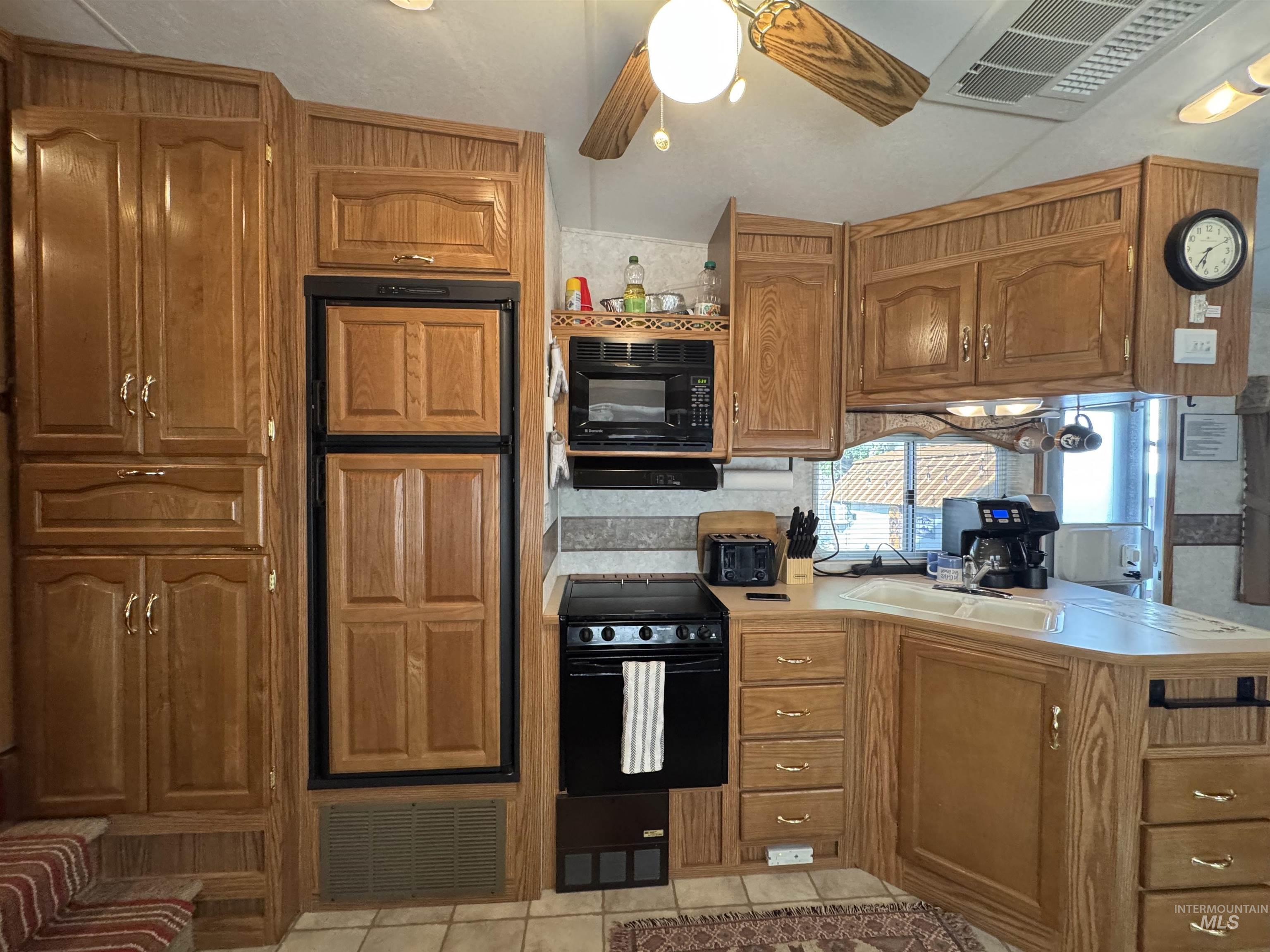 29 B Street, Cascade, Idaho 83611, 1 Bedroom, 1 Bathroom, Residential For Sale, Price $112,500, 98951315