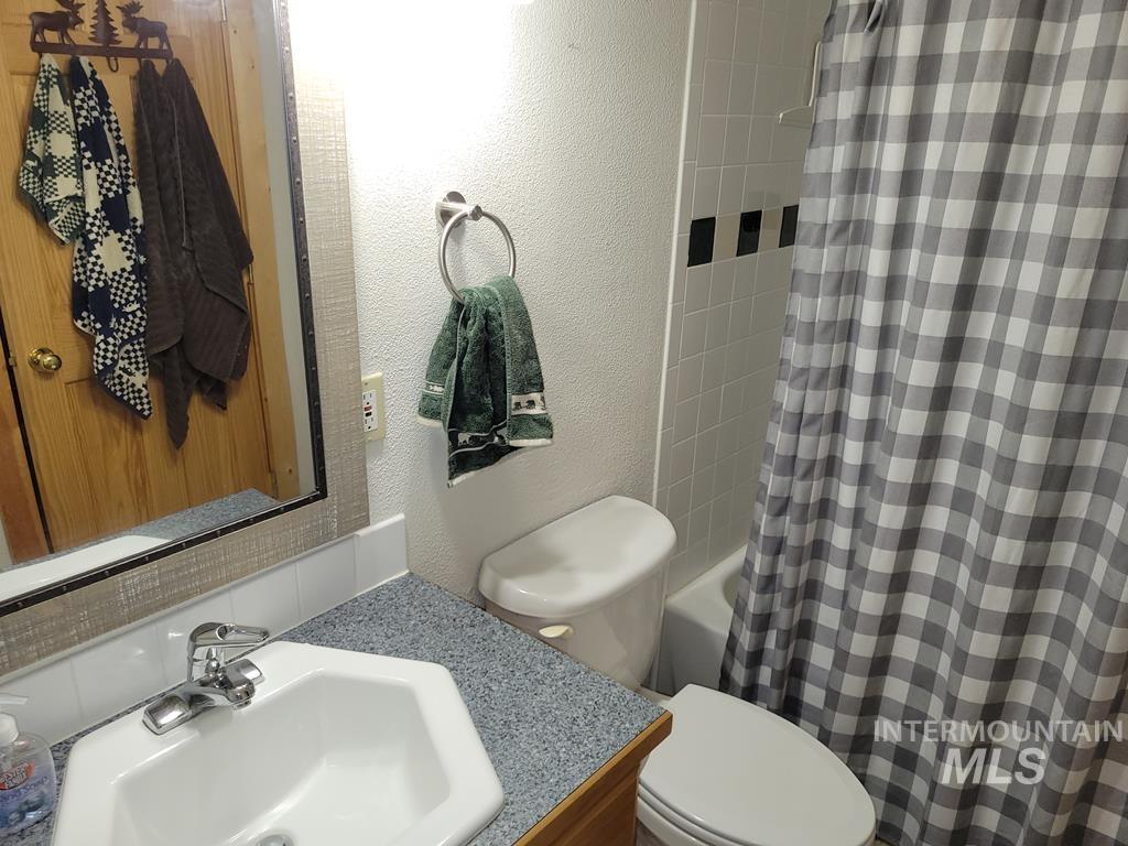 165 Clear Creek Rd, Cascade, Idaho 83611, 4 Bedrooms, 3 Bathrooms, Residential For Sale, Price $869,900, 98951321