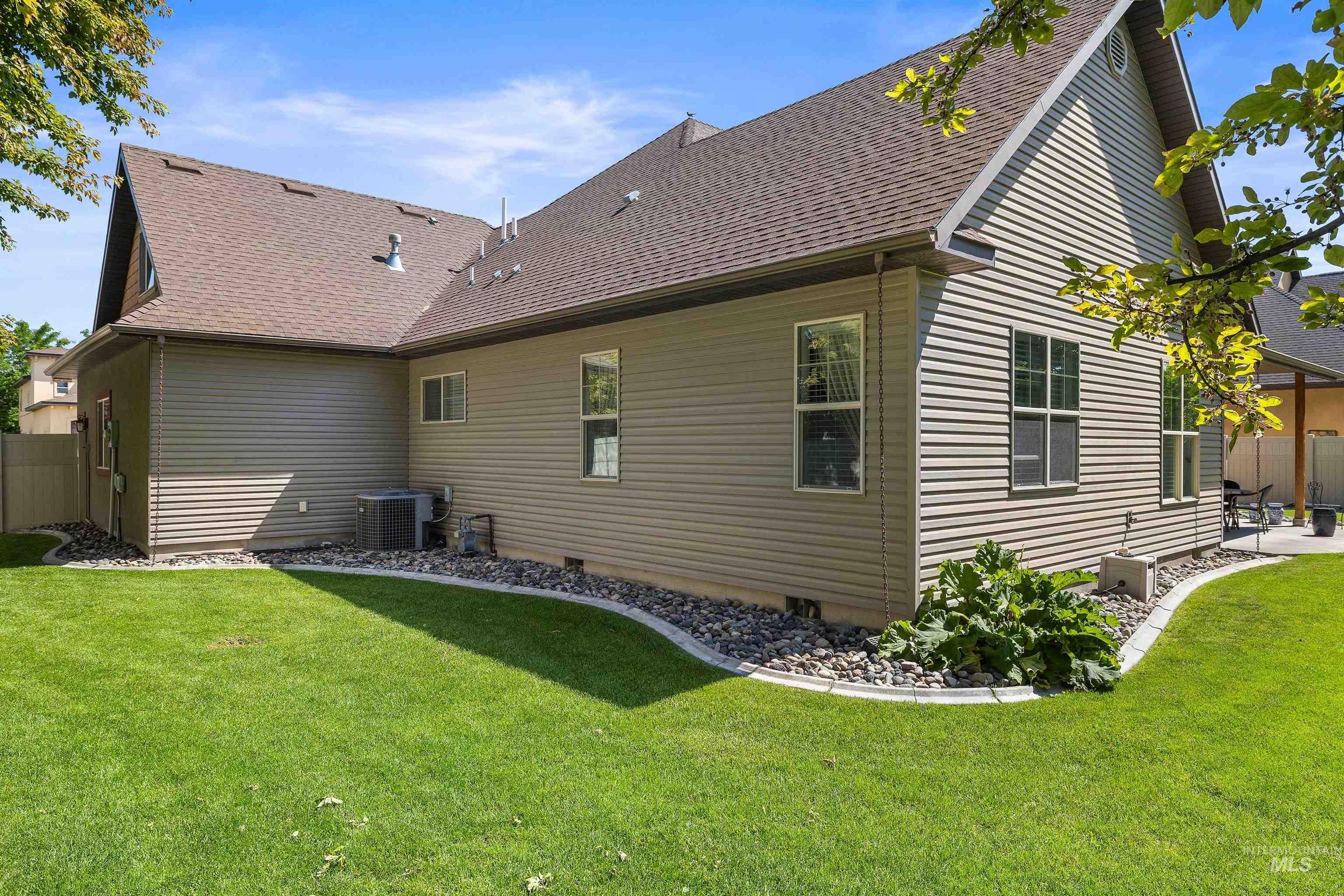 455 Coiner Cir, Twin Falls, Idaho 83301-7891, 4 Bedrooms, 2.5 Bathrooms, Residential For Sale, Price $565,000, 98951325