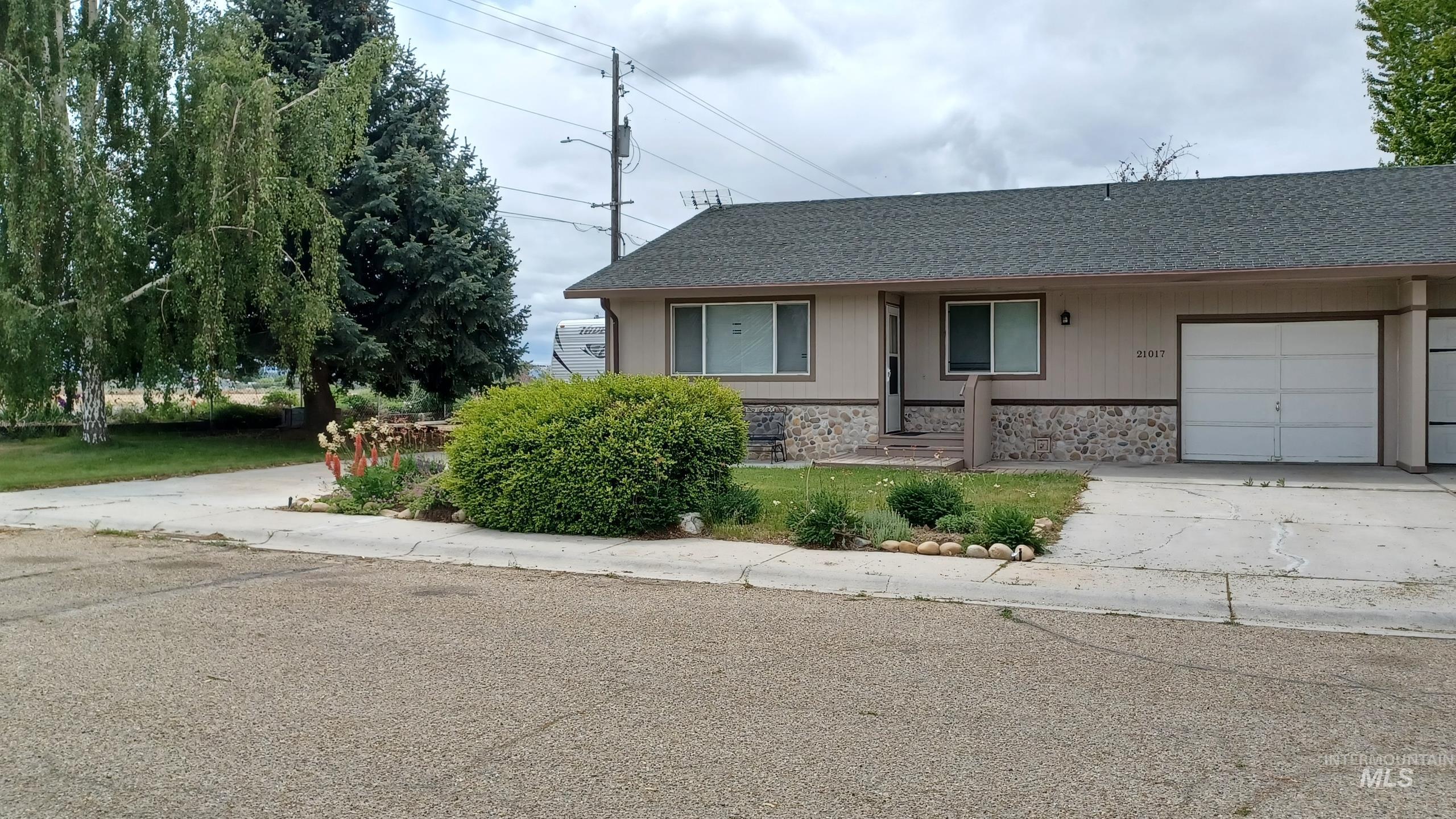 21017 Cottonwood Drive, Greenleaf, Idaho 83626, 3 Bedrooms, 1 Bathroom, Residential For Sale, Price $315,000, 98951331