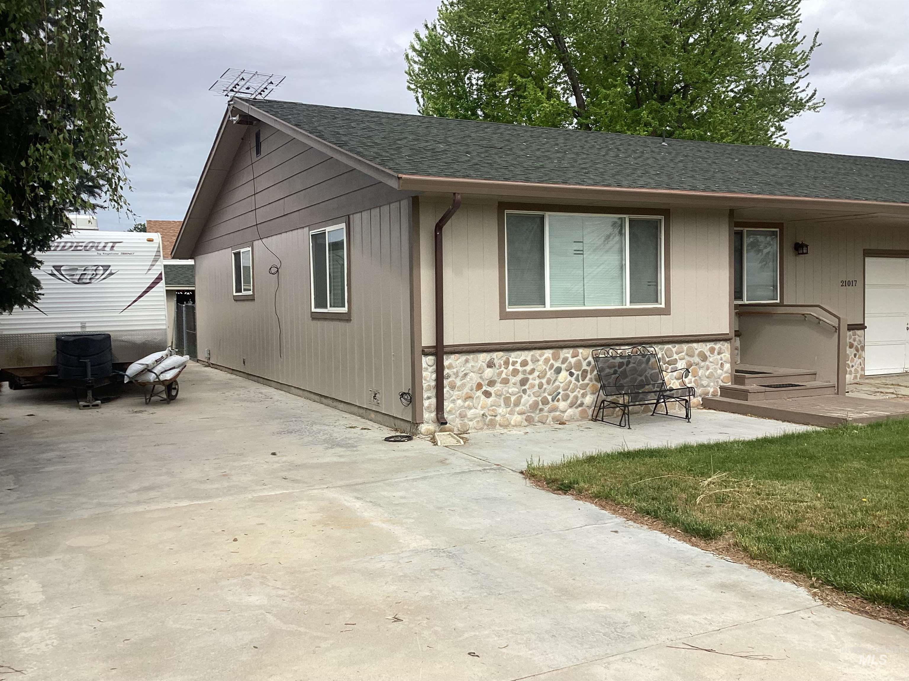 21017 Cottonwood Drive, Greenleaf, Idaho 83626, 3 Bedrooms, 1 Bathroom, Residential For Sale, Price $315,000, 98951331