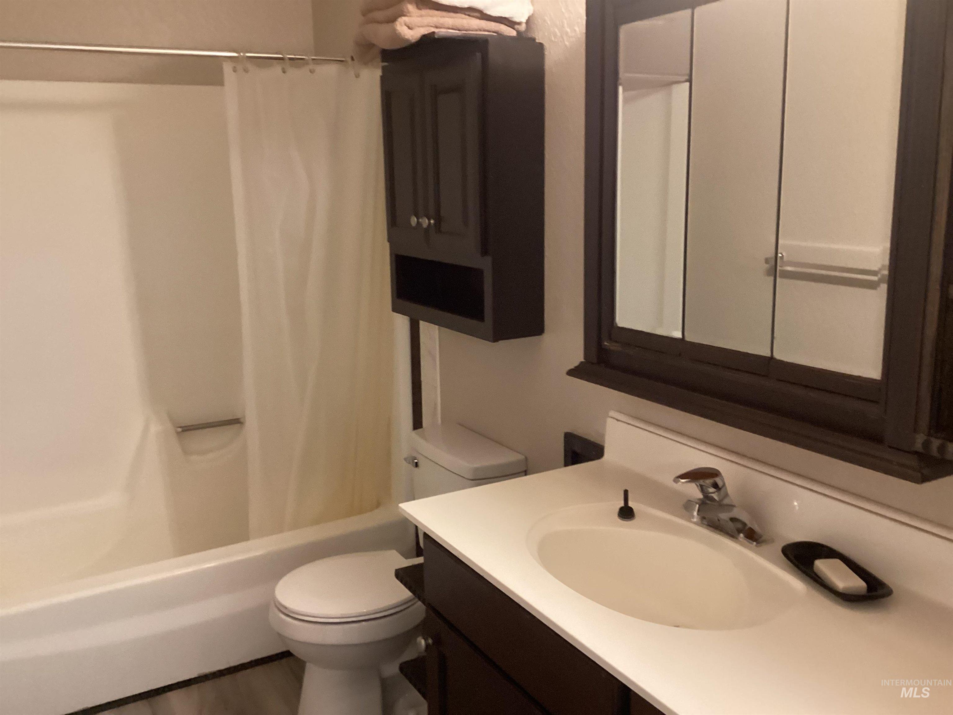 21017 Cottonwood Drive, Greenleaf, Idaho 83626, 3 Bedrooms, 1 Bathroom, Residential For Sale, Price $315,000, 98951331