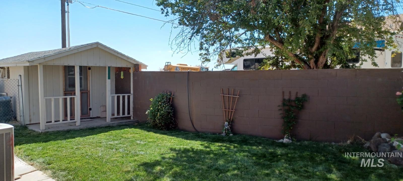 21017 Cottonwood Drive, Greenleaf, Idaho 83626, 3 Bedrooms, 1 Bathroom, Residential For Sale, Price $315,000, 98951331