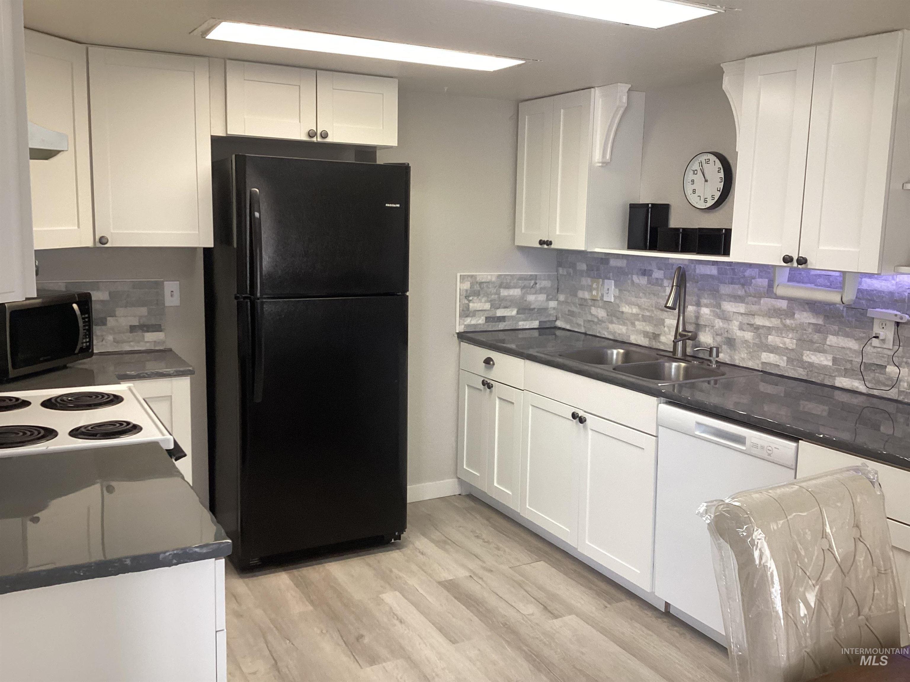 21017 Cottonwood Drive, Greenleaf, Idaho 83626, 3 Bedrooms, 1 Bathroom, Residential For Sale, Price $315,000, 98951331