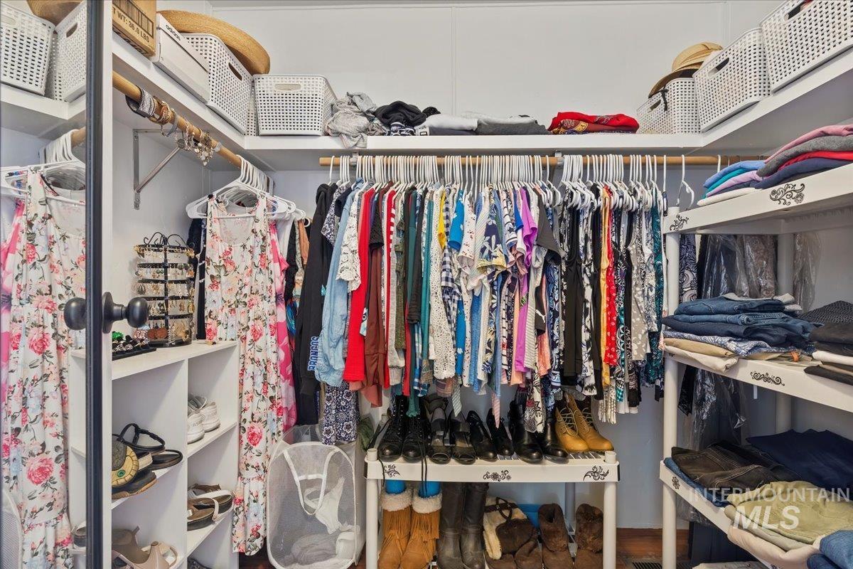 7814 W Manassas, Garden City, Idaho 83714, 3 Bedrooms, 2 Bathrooms, Residential For Sale, Price $199,900, 98951340