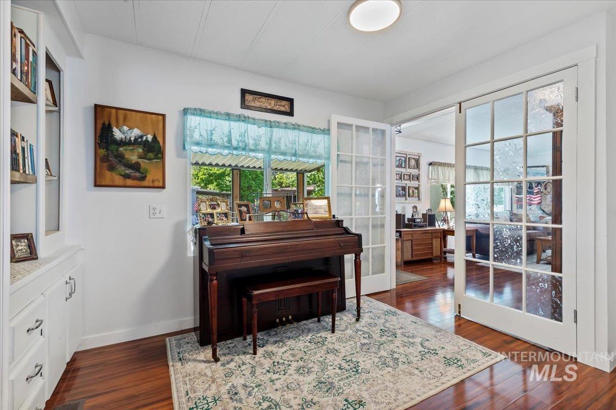 7814 W Manassas, Garden City, Idaho 83714, 3 Bedrooms, 2 Bathrooms, Residential For Sale, Price $199,900, 98951340