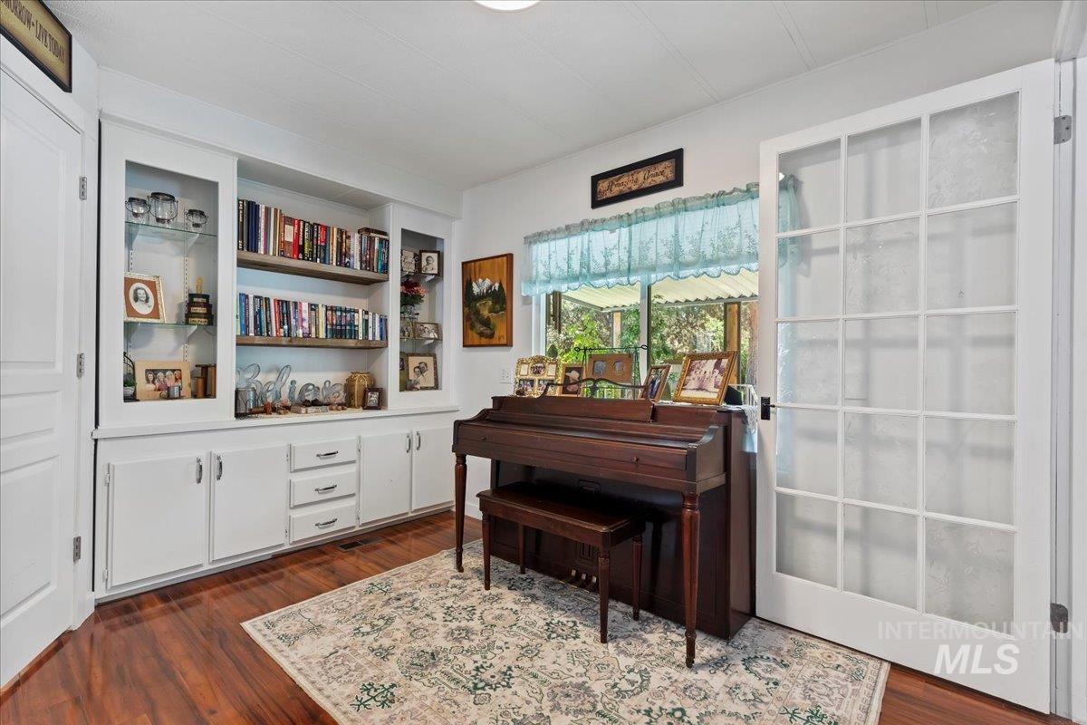 7814 W Manassas, Garden City, Idaho 83714, 3 Bedrooms, 2 Bathrooms, Residential For Sale, Price $199,900, 98951340