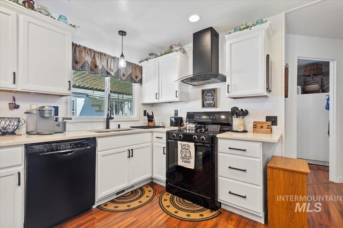 7814 W Manassas, Garden City, Idaho 83714, 3 Bedrooms, 2 Bathrooms, Residential For Sale, Price $199,900, 98951340