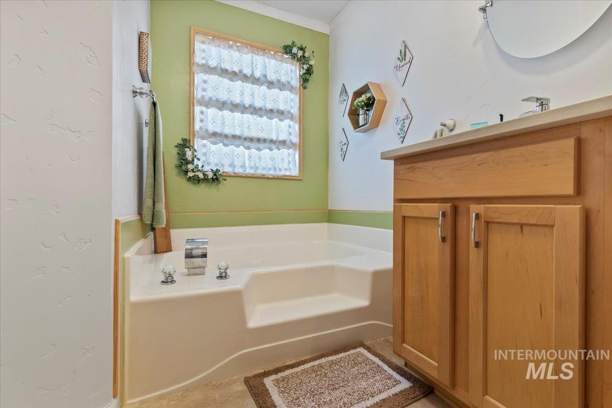 7814 W Manassas, Garden City, Idaho 83714, 3 Bedrooms, 2 Bathrooms, Residential For Sale, Price $199,900, 98951340