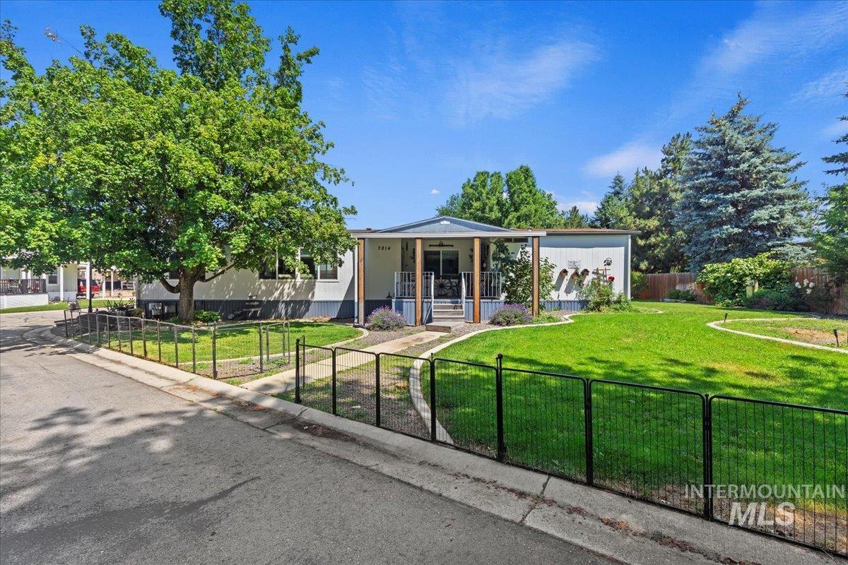 7814 W Manassas, Garden City, Idaho 83714, 3 Bedrooms, 2 Bathrooms, Residential For Sale, Price $199,900, 98951340