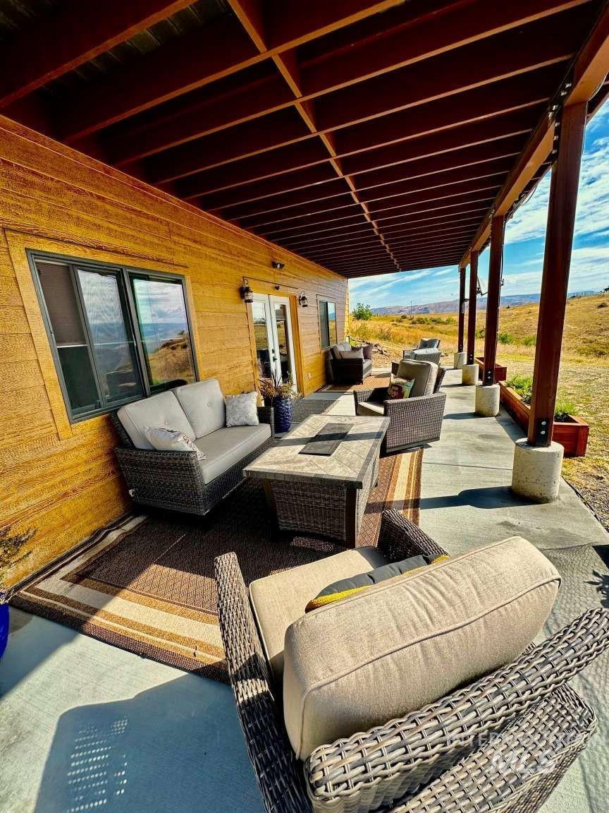 View of patio / terrace featuring an outdoor living space