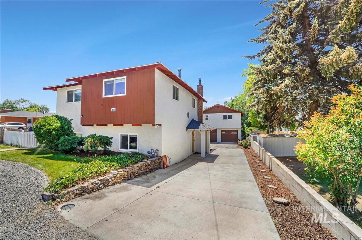 1922 Shoup Ave E, Twin Falls, Idaho 83301, 4 Bedrooms, 2 Bathrooms, Residential Income For Sale, Price $439,000, 98951348
