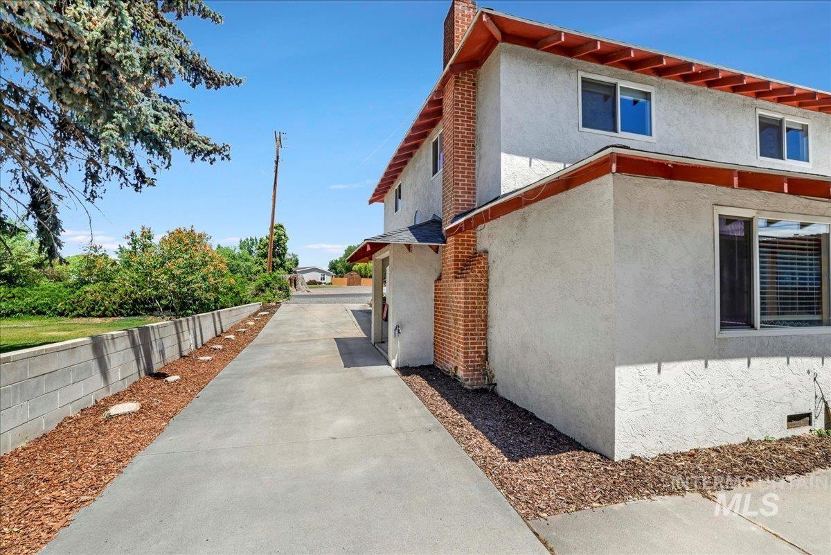 1922 Shoup Ave E, Twin Falls, Idaho 83301, 4 Bedrooms, 2 Bathrooms, Residential Income For Sale, Price $439,000, 98951348