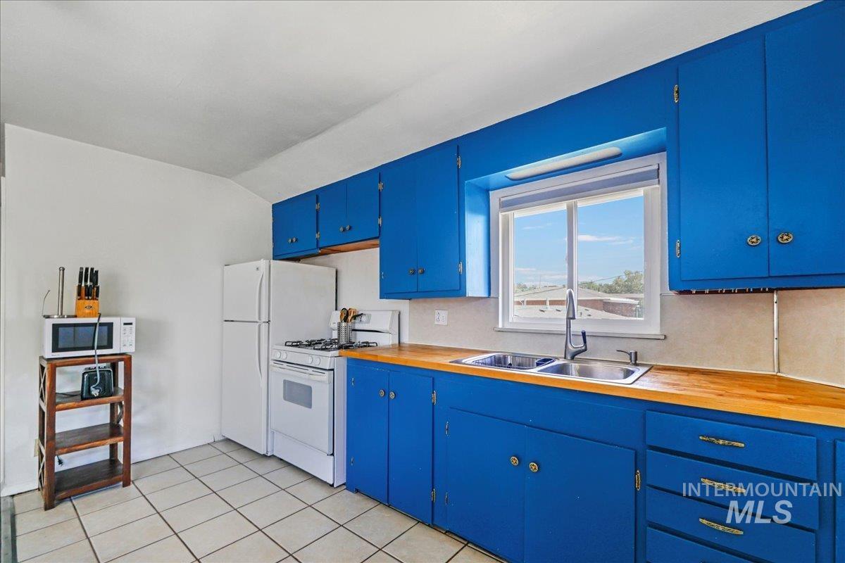 1922 Shoup Ave E, Twin Falls, Idaho 83301, 4 Bedrooms, 2 Bathrooms, Residential Income For Sale, Price $439,000, 98951348