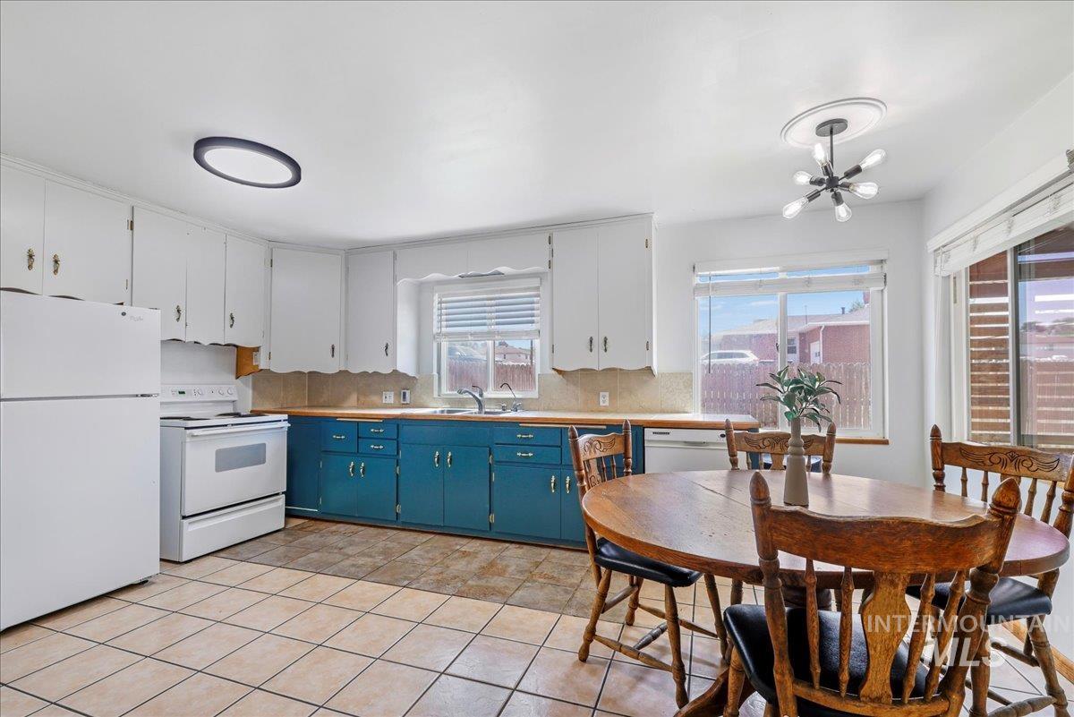 1922 Shoup Ave E, Twin Falls, Idaho 83301, 4 Bedrooms, 2 Bathrooms, Residential Income For Sale, Price $439,000, 98951348