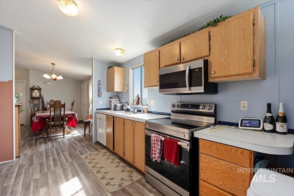 798 W 100 S, Paul, Idaho 83347, 3 Bedrooms, 2 Bathrooms, Residential For Sale, Price $300,000, 98951358