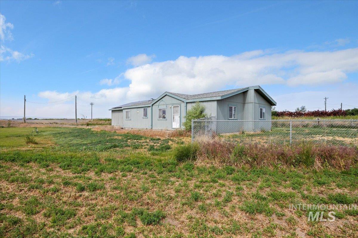 798 W 100 S, Paul, Idaho 83347, 3 Bedrooms, 2 Bathrooms, Residential For Sale, Price $300,000, 98951358