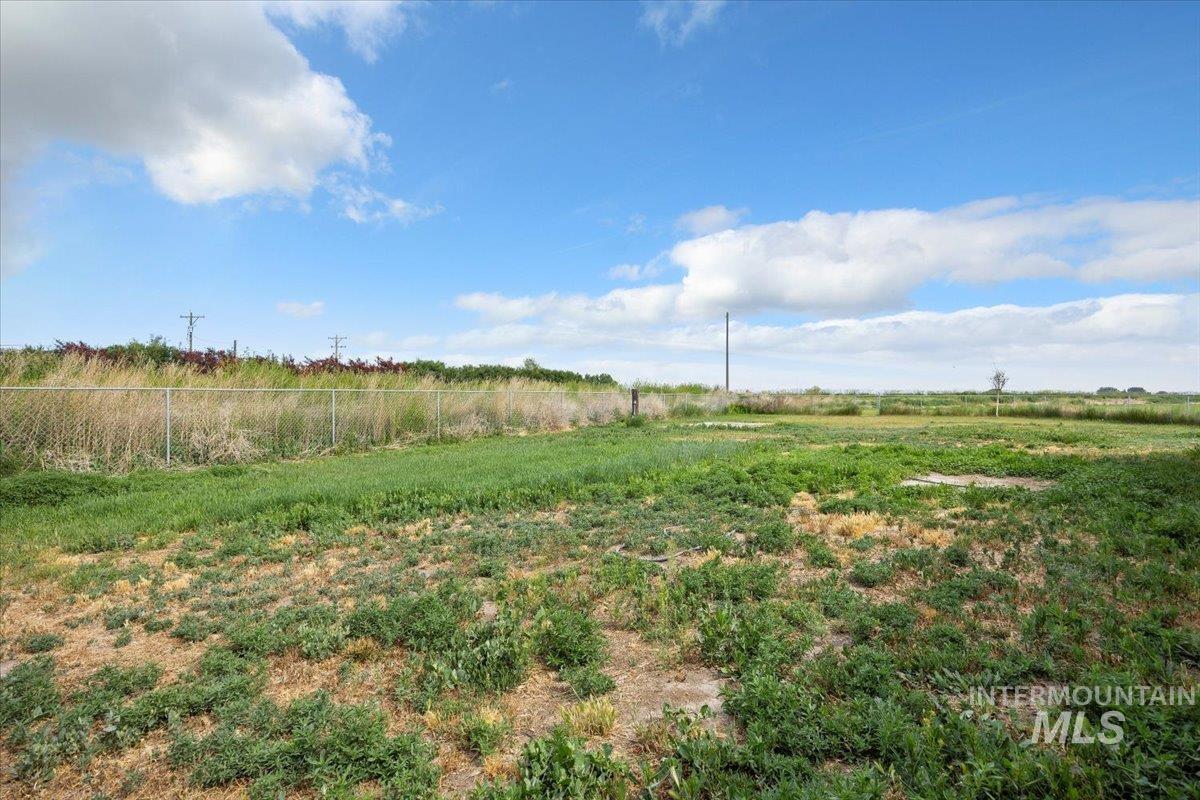 798 W 100 S, Paul, Idaho 83347, 3 Bedrooms, 2 Bathrooms, Residential For Sale, Price $300,000, 98951358