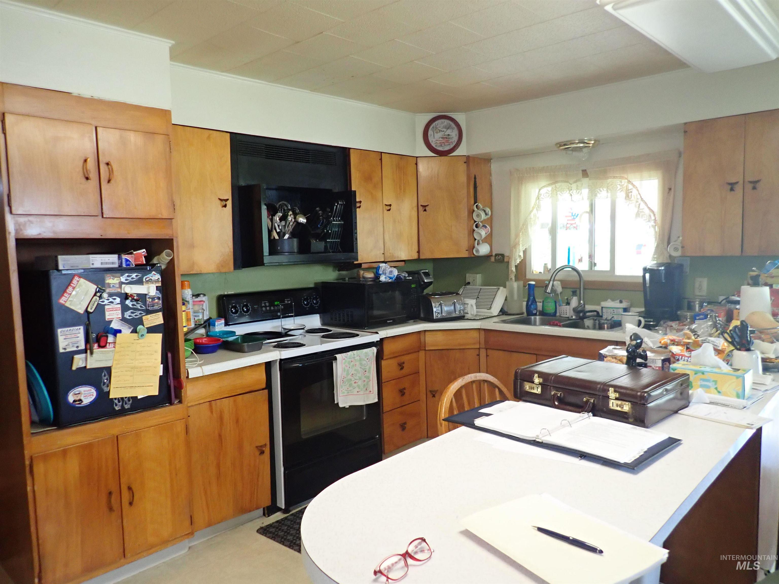 921 N Main St, Weippe, Idaho 83553, 3 Bedrooms, 2 Bathrooms, Residential For Sale, Price $300,000, 98951395