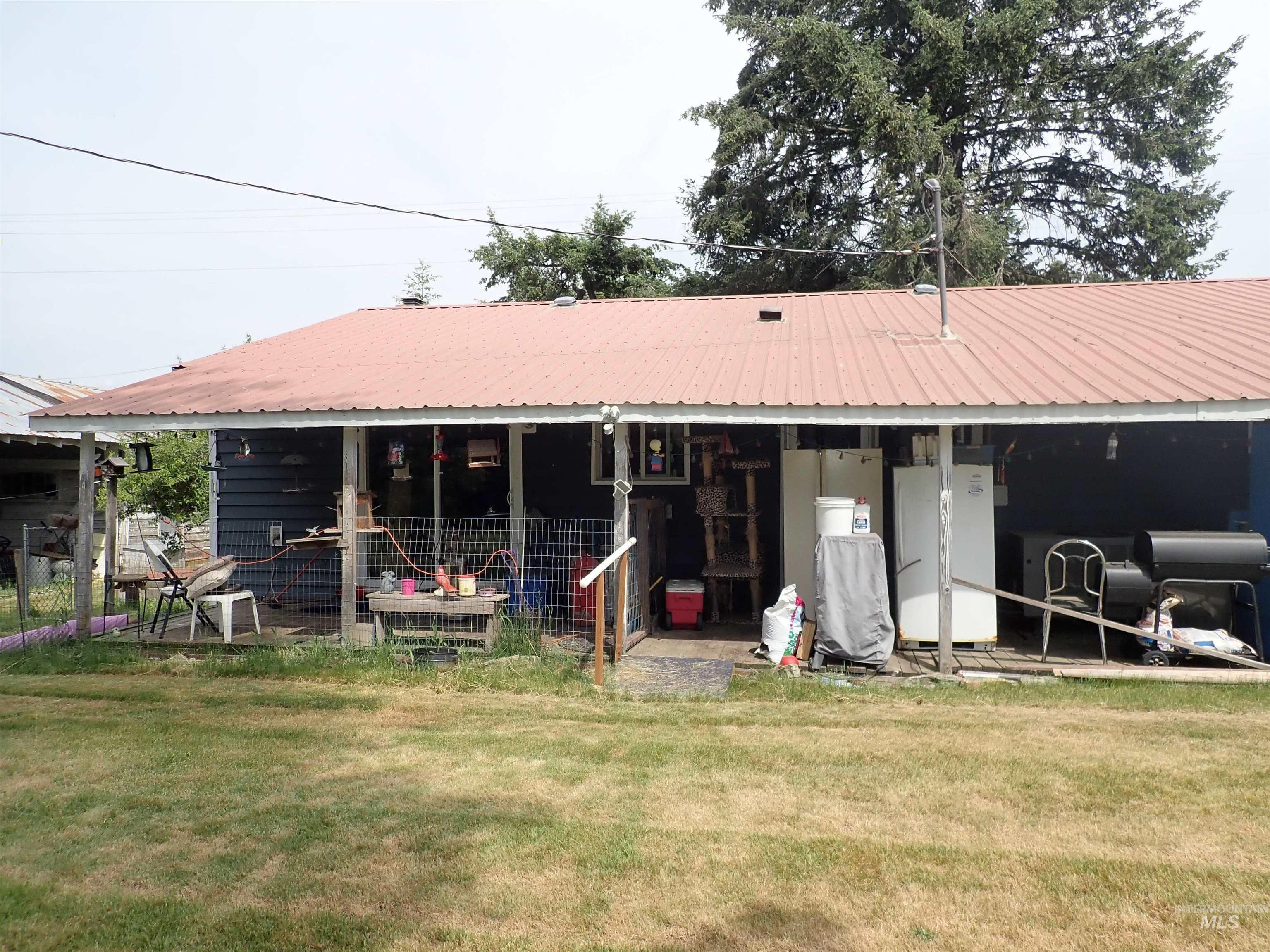 921 N Main St, Weippe, Idaho 83553, 3 Bedrooms, 2 Bathrooms, Residential For Sale, Price $300,000, 98951395