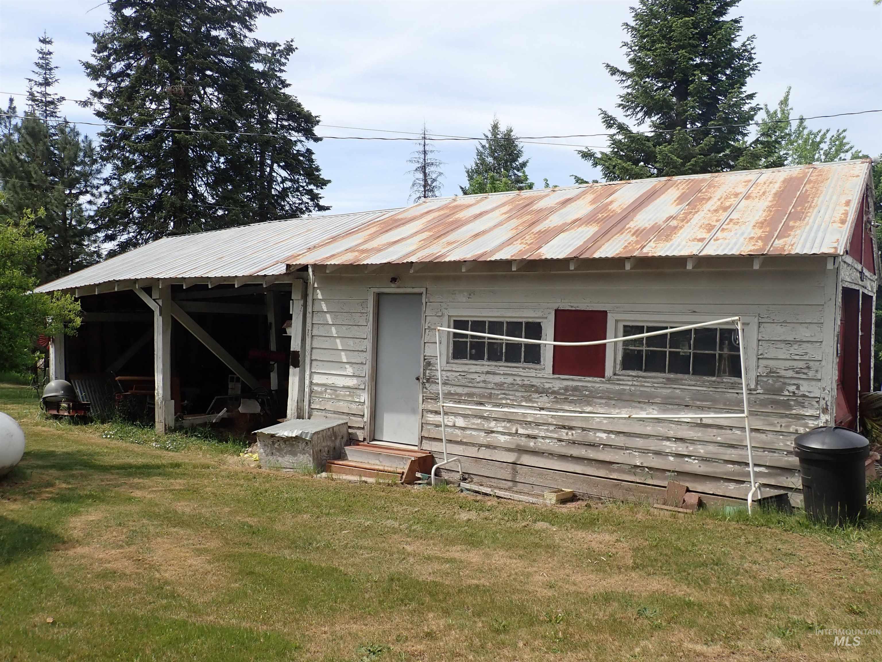 921 N Main St, Weippe, Idaho 83553, 3 Bedrooms, 2 Bathrooms, Residential For Sale, Price $300,000, 98951395