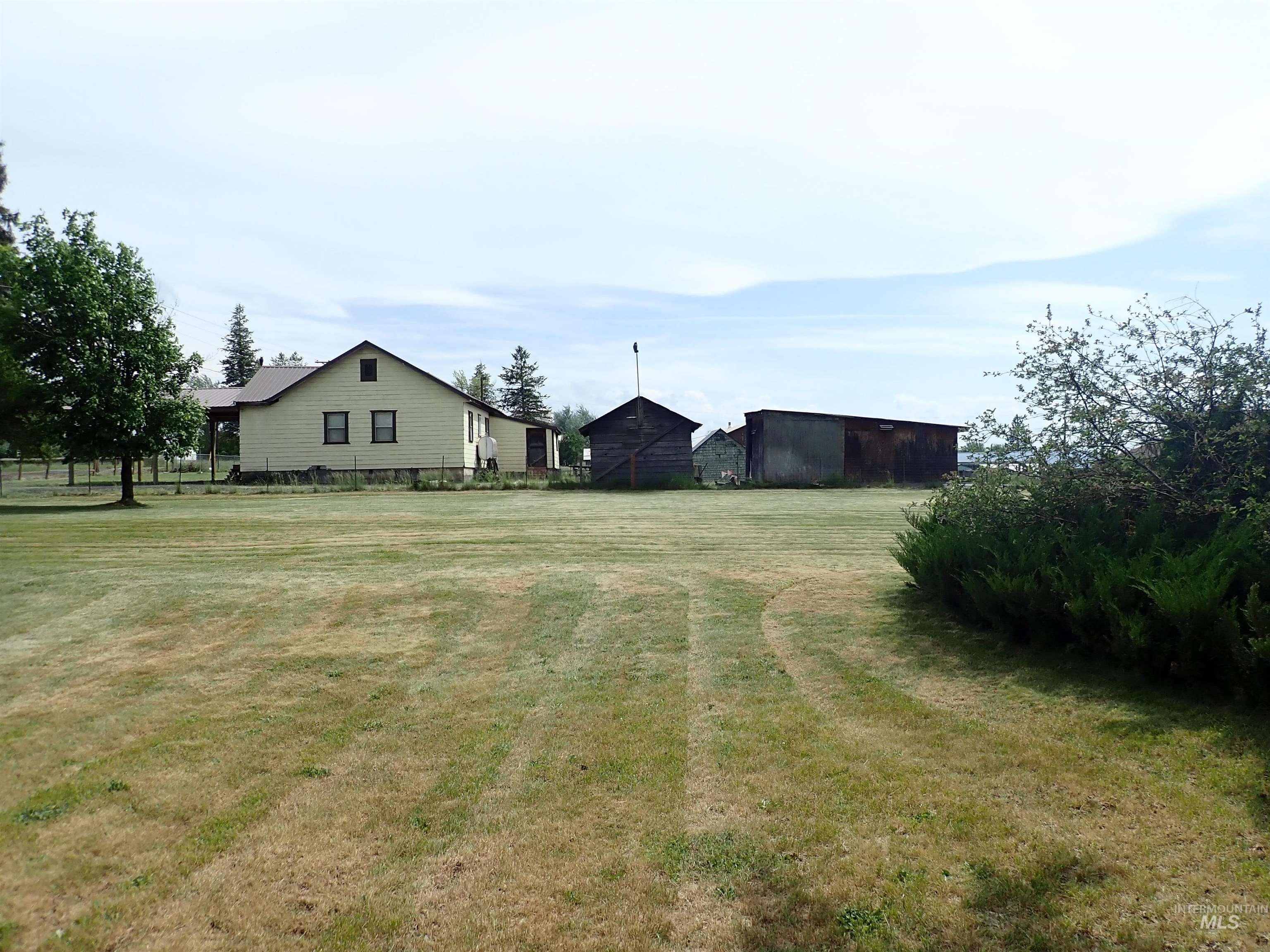 921 N Main St, Weippe, Idaho 83553, 3 Bedrooms, 2 Bathrooms, Residential For Sale, Price $300,000, 98951395
