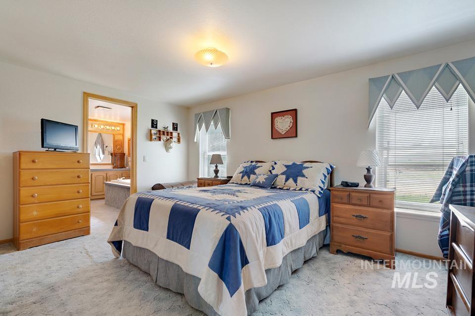 5655 SE 4th Ave., New Plymouth, Idaho 83655, 3 Bedrooms, 2 Bathrooms, Residential For Sale, Price $749,000, 98951440