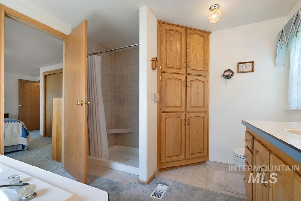 5655 SE 4th Ave., New Plymouth, Idaho 83655, 3 Bedrooms, 2 Bathrooms, Residential For Sale, Price $749,000, 98951440