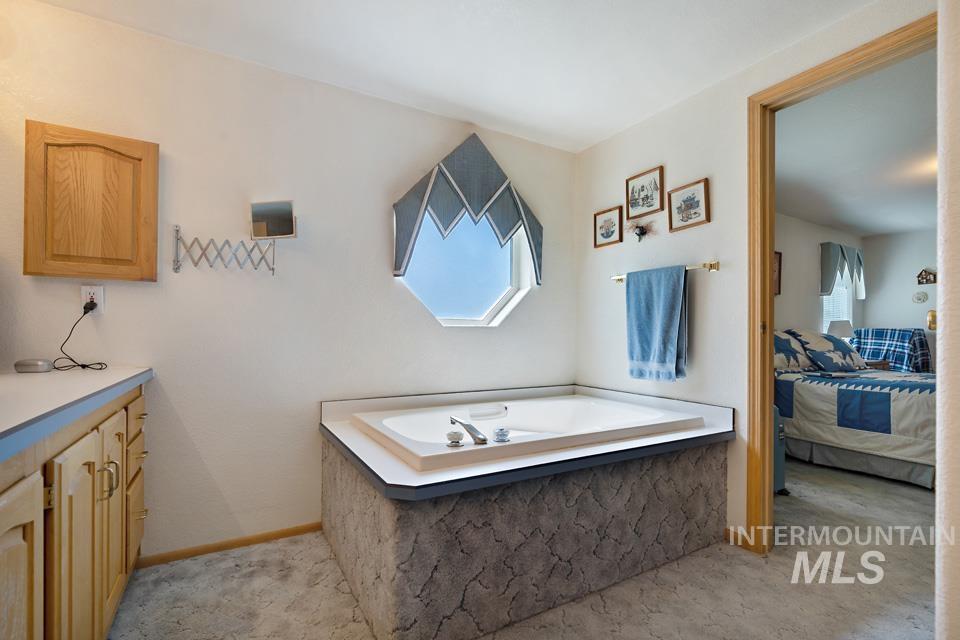 5655 SE 4th Ave., New Plymouth, Idaho 83655, 3 Bedrooms, 2 Bathrooms, Residential For Sale, Price $749,000, 98951440