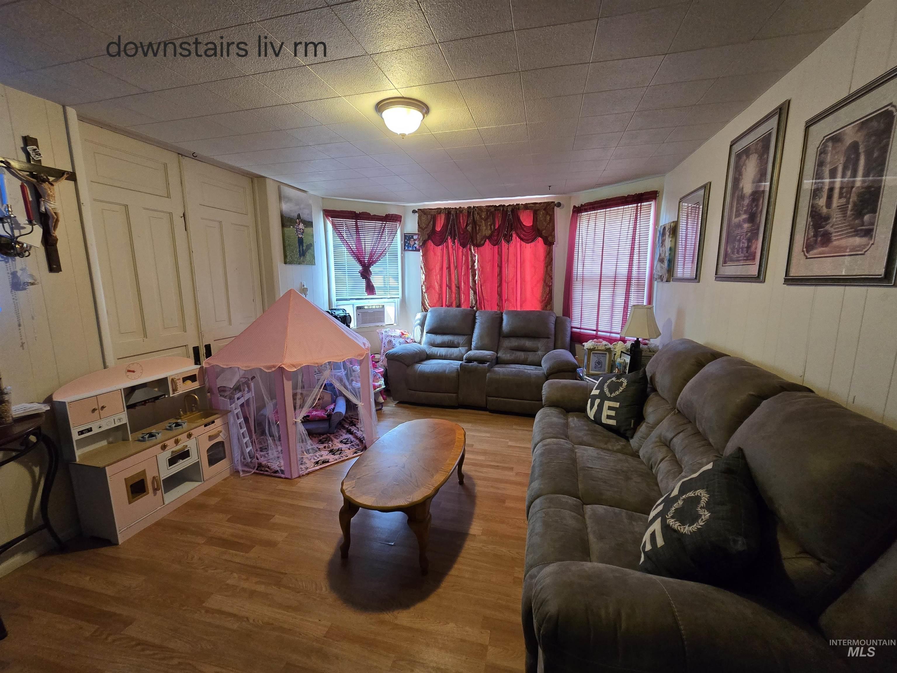 535 & 537 W 1st St, Weiser, Idaho 83672, 2 Bedrooms, 1 Bathroom, Residential Income For Sale, Price $330,000, 98951472