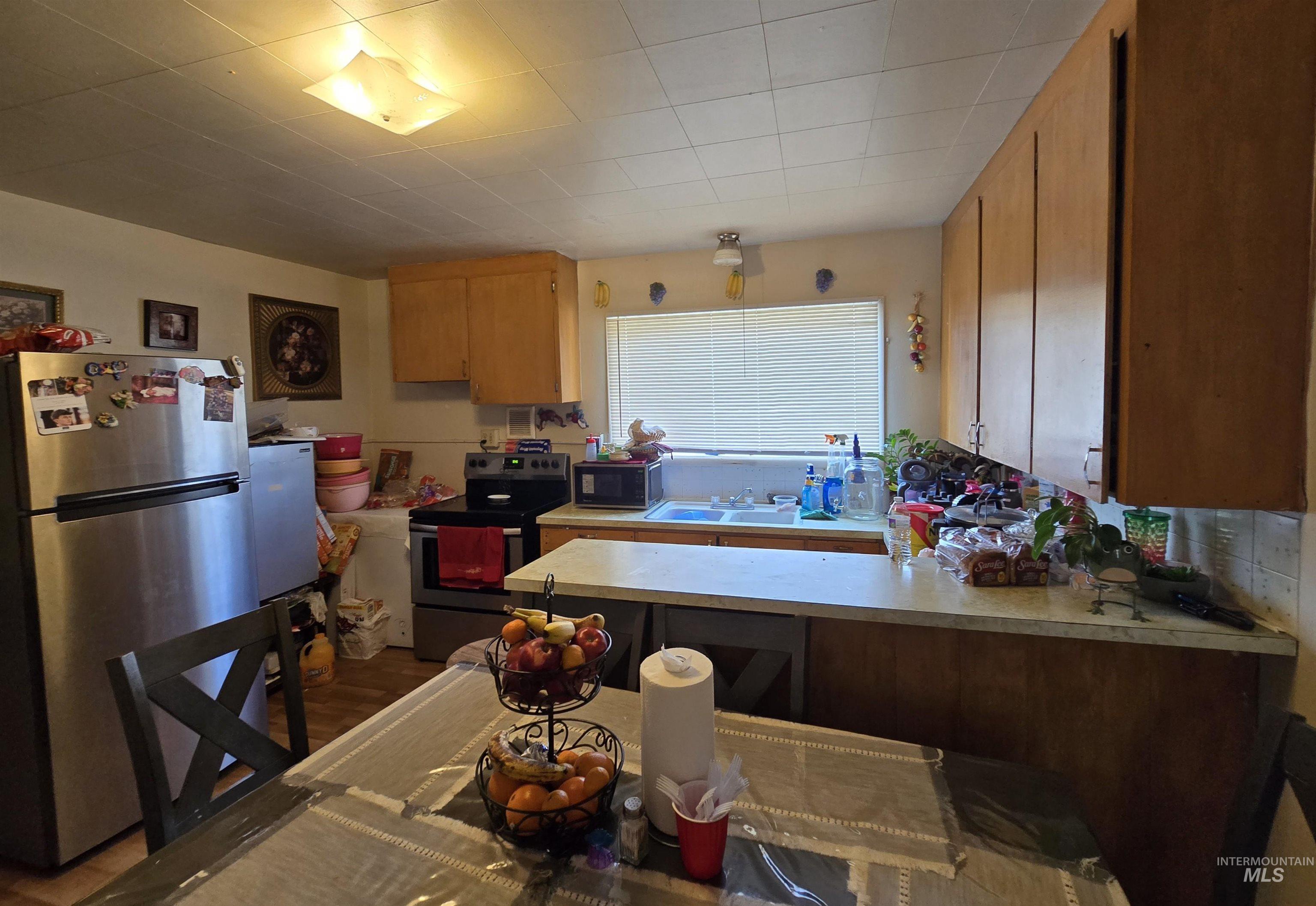 535 & 537 W 1st St, Weiser, Idaho 83672, 2 Bedrooms, 1 Bathroom, Residential Income For Sale, Price $330,000, 98951472