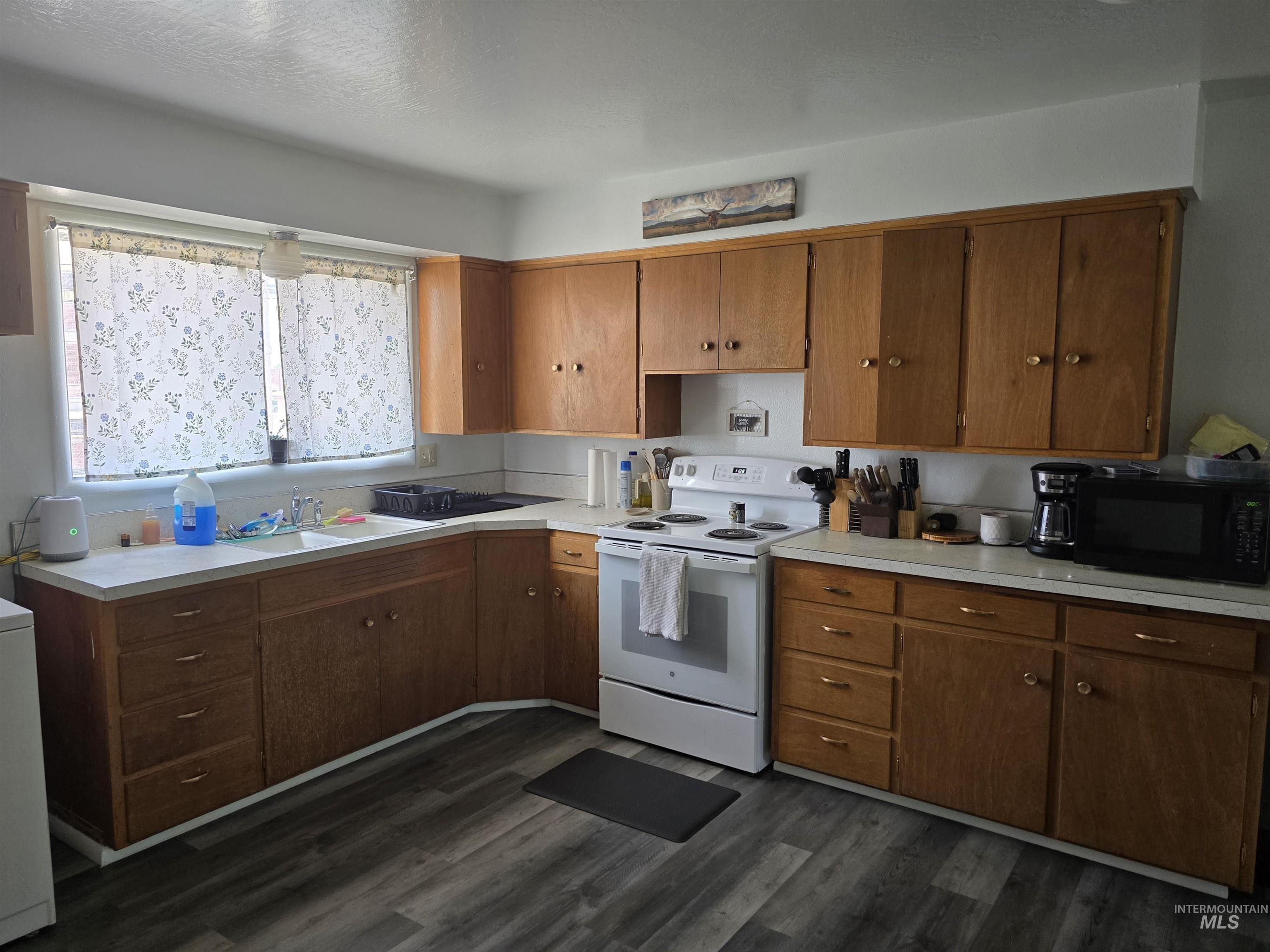 535 & 537 W 1st St, Weiser, Idaho 83672, 2 Bedrooms, 1 Bathroom, Residential Income For Sale, Price $330,000, 98951472