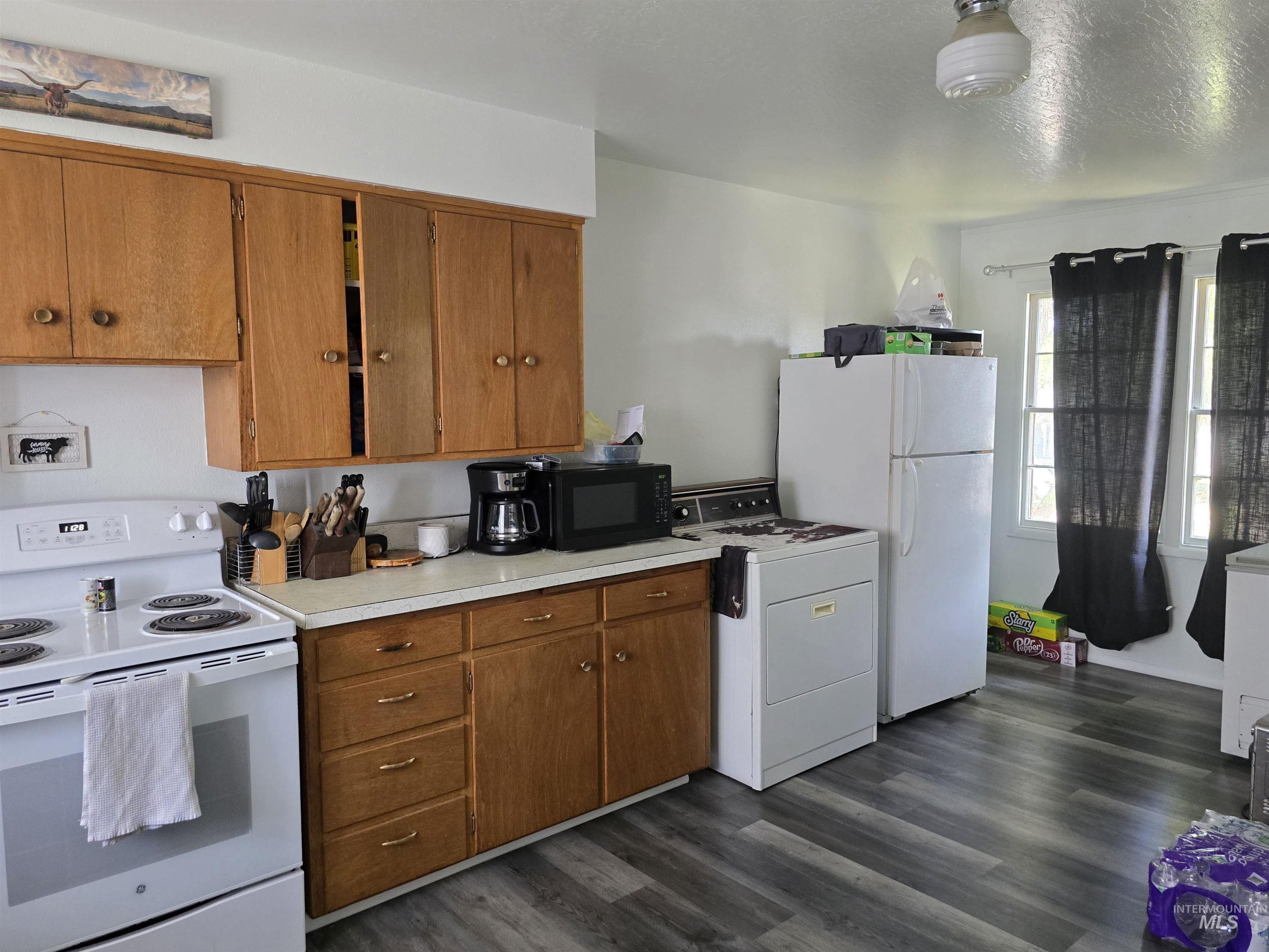 535 & 537 W 1st St, Weiser, Idaho 83672, 2 Bedrooms, 1 Bathroom, Residential Income For Sale, Price $330,000, 98951472