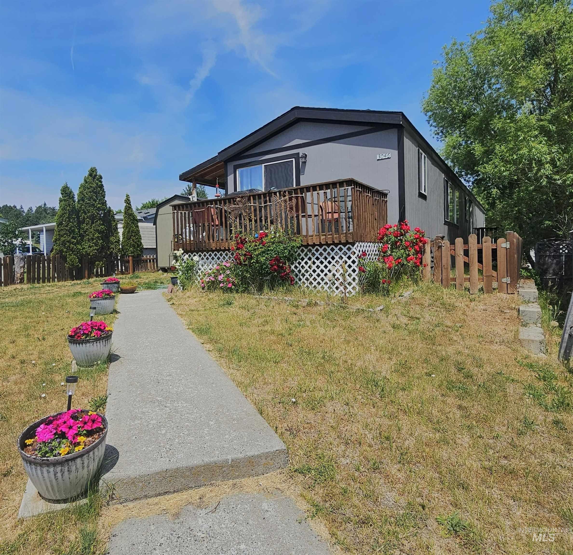 609 N Almon, Moscow, Idaho 83843, 2 Bedrooms, 2 Bathrooms, Residential For Sale, Price $109,000, 98951491