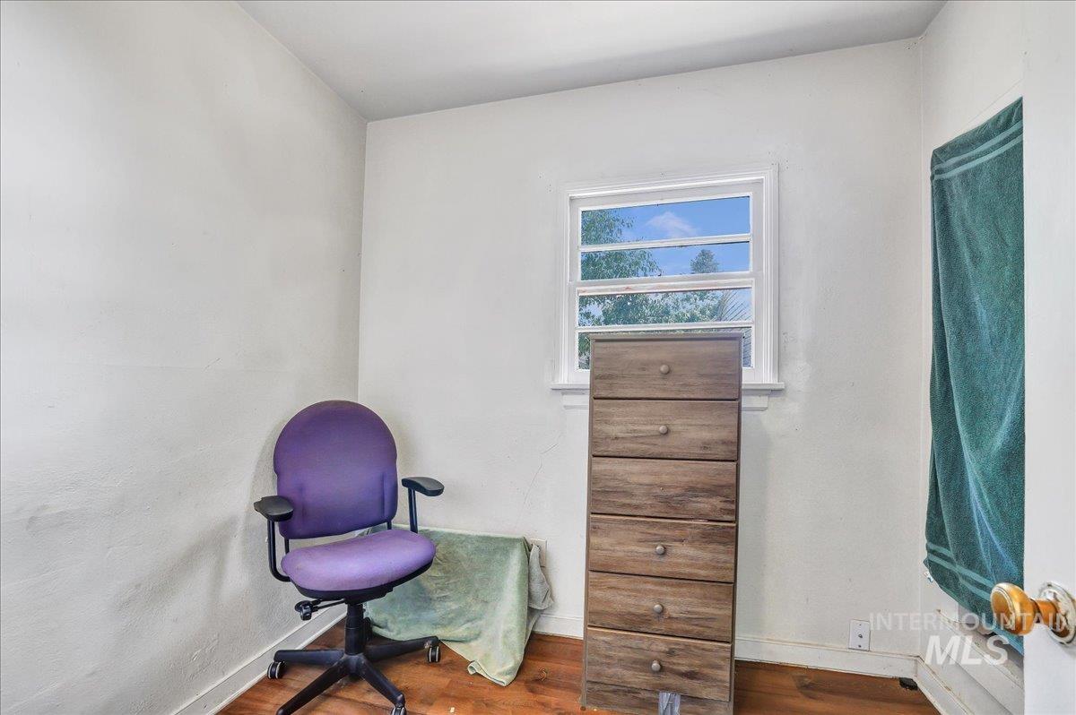 202 E 2nd St, Shoshone, Idaho 83352, 5 Bedrooms, 2 Bathrooms, Residential For Sale, Price $315,000, 98951571