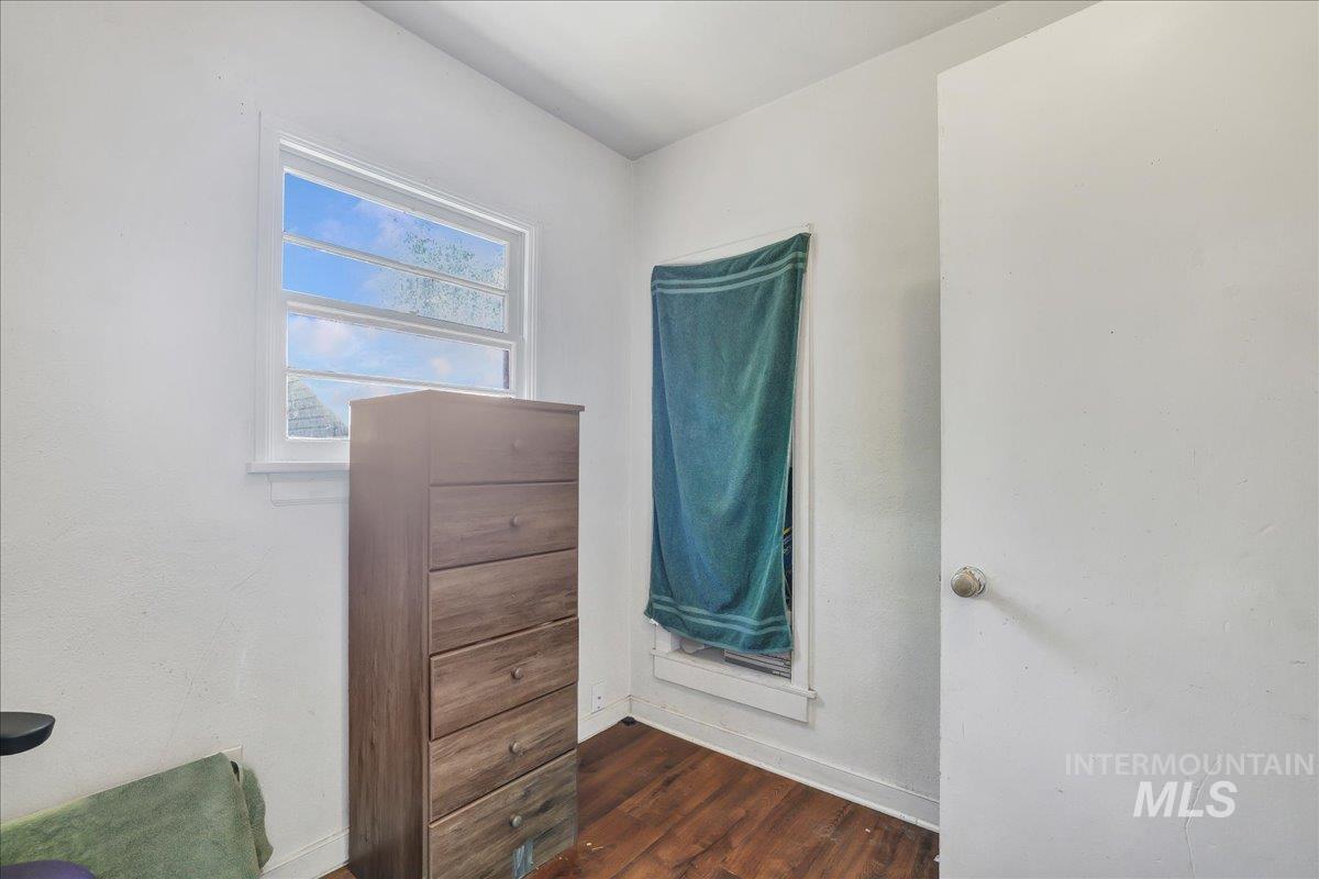 202 E 2nd St, Shoshone, Idaho 83352, 5 Bedrooms, 2 Bathrooms, Residential For Sale, Price $315,000, 98951571