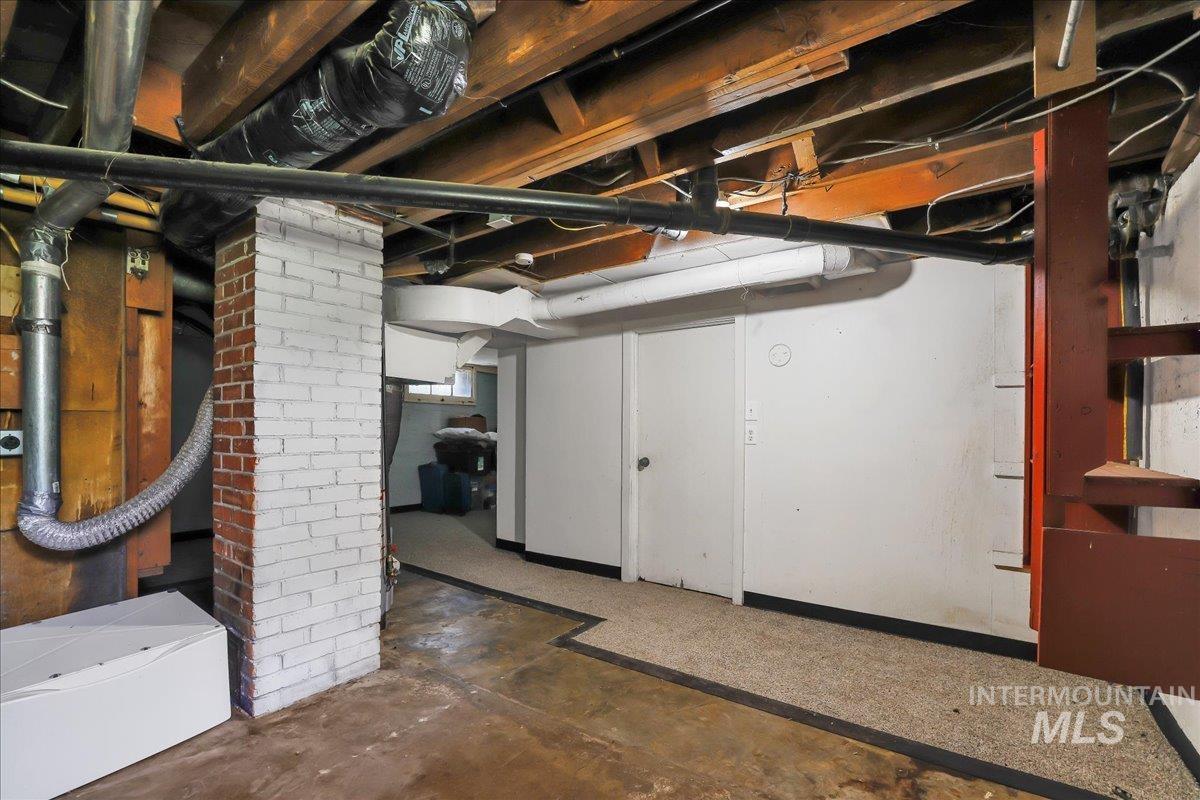 202 E 2nd St, Shoshone, Idaho 83352, 5 Bedrooms, 2 Bathrooms, Residential For Sale, Price $315,000, 98951571